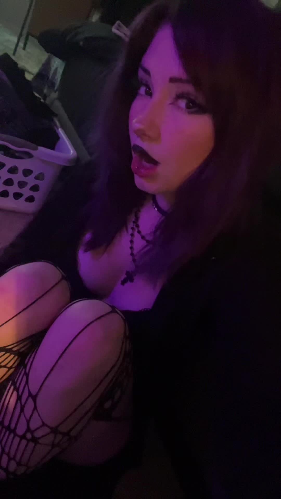 @adi 🧟♀️