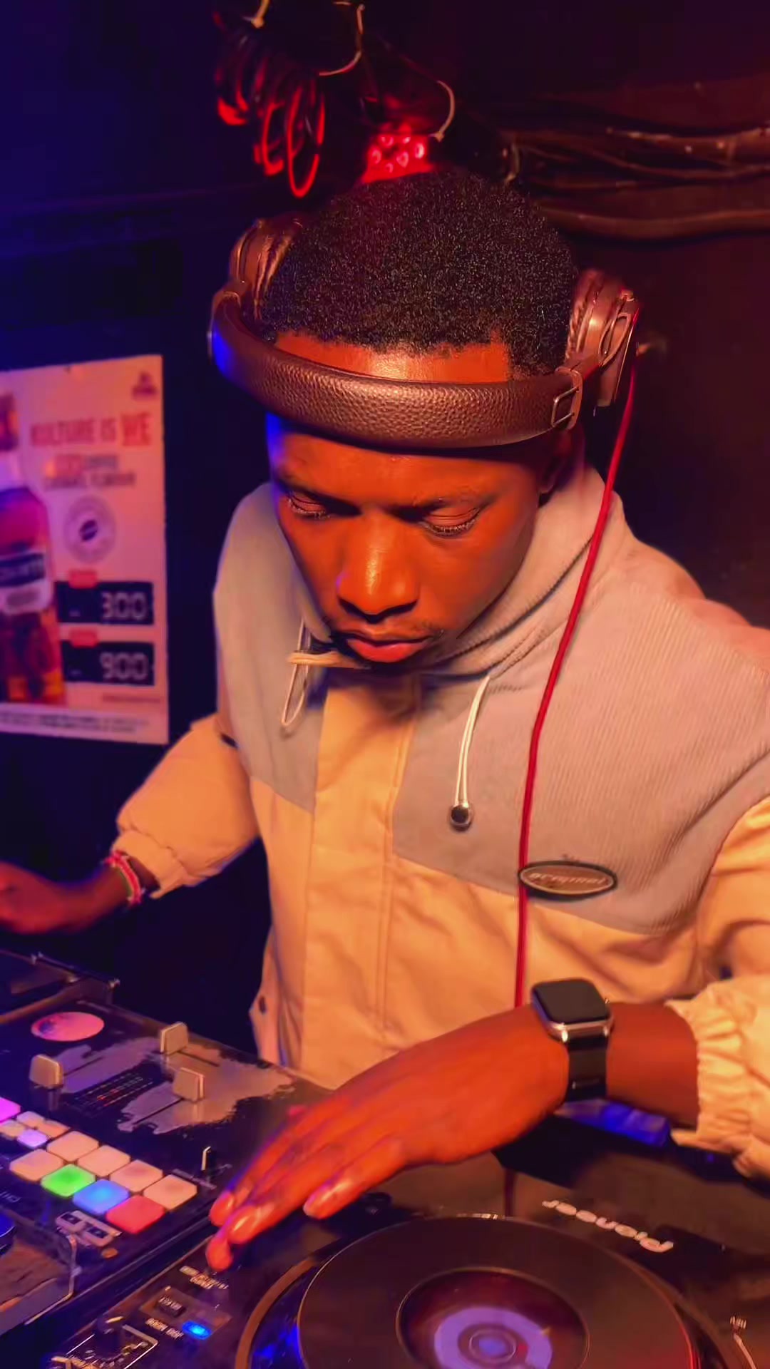 @WEEPON THE ENTERTAINER (DJ)