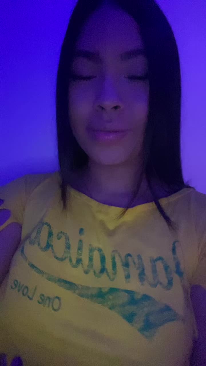 @DanielaNaomy🌹