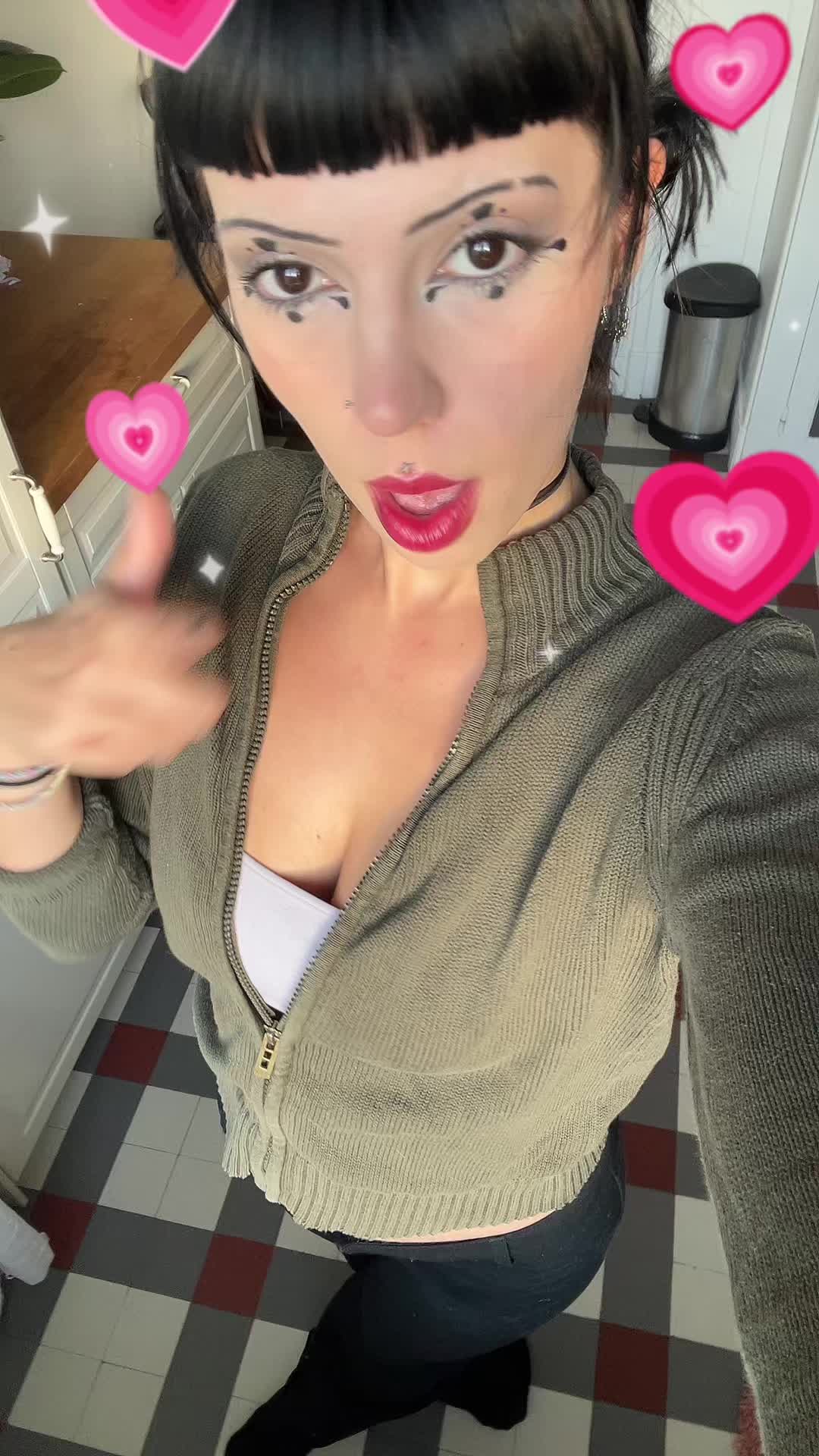 @Julia 🩴🫦