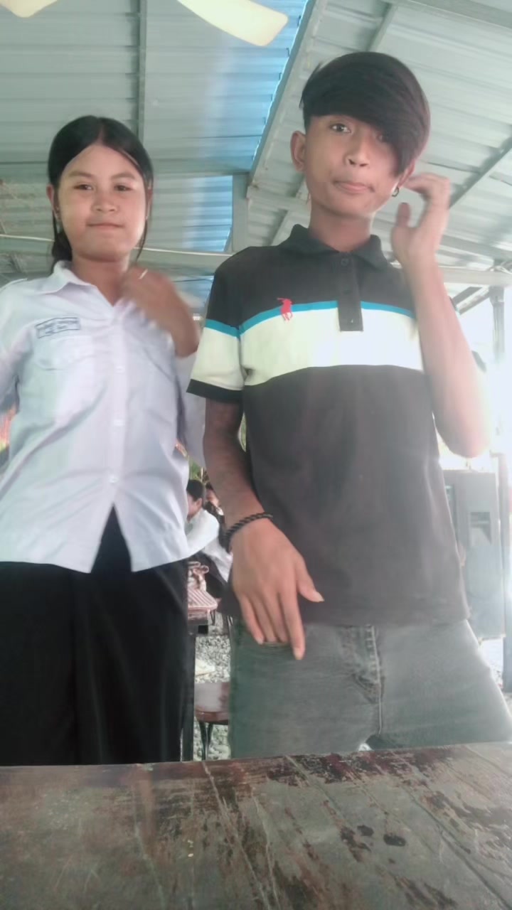@ស្រីតាក្មេងខ្ជូត
