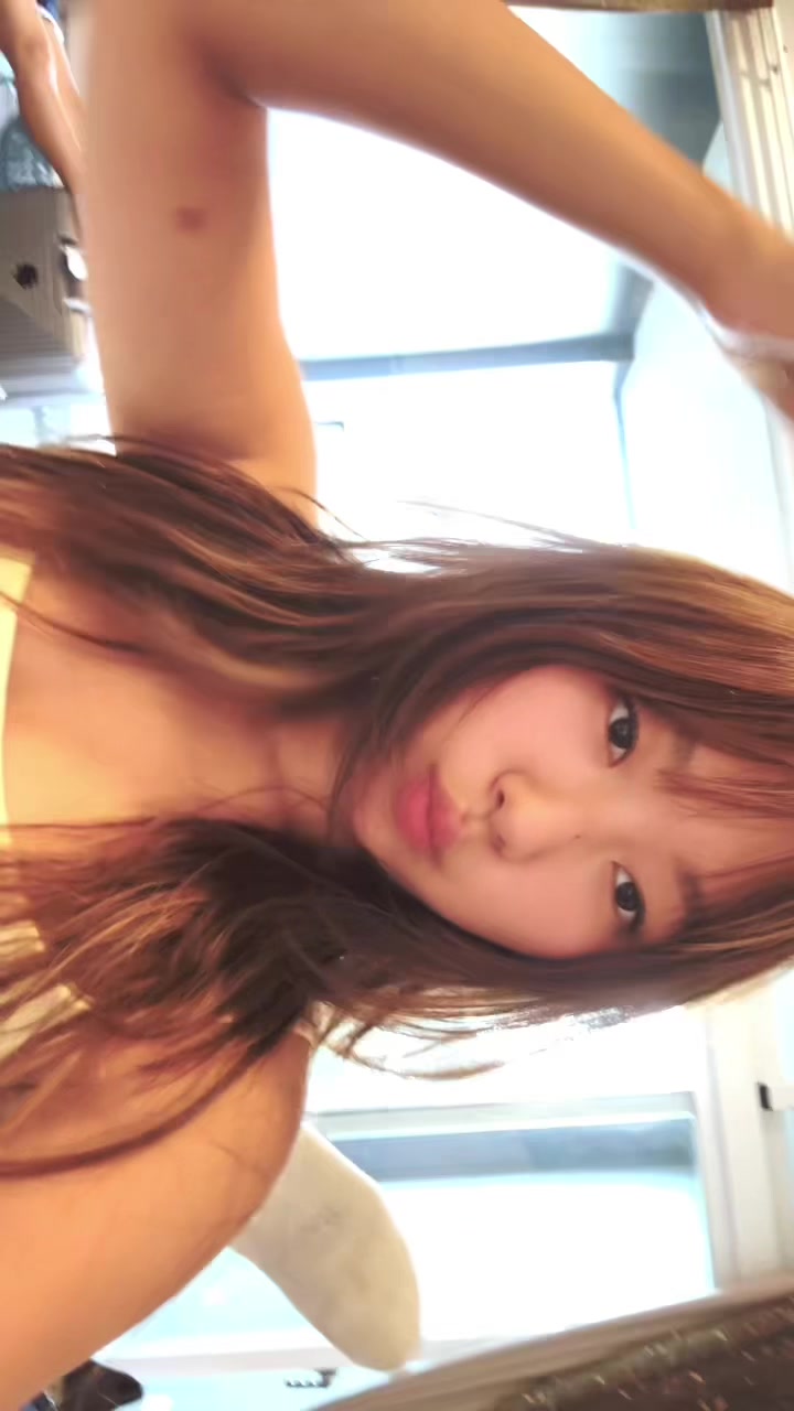 @helenxhw_