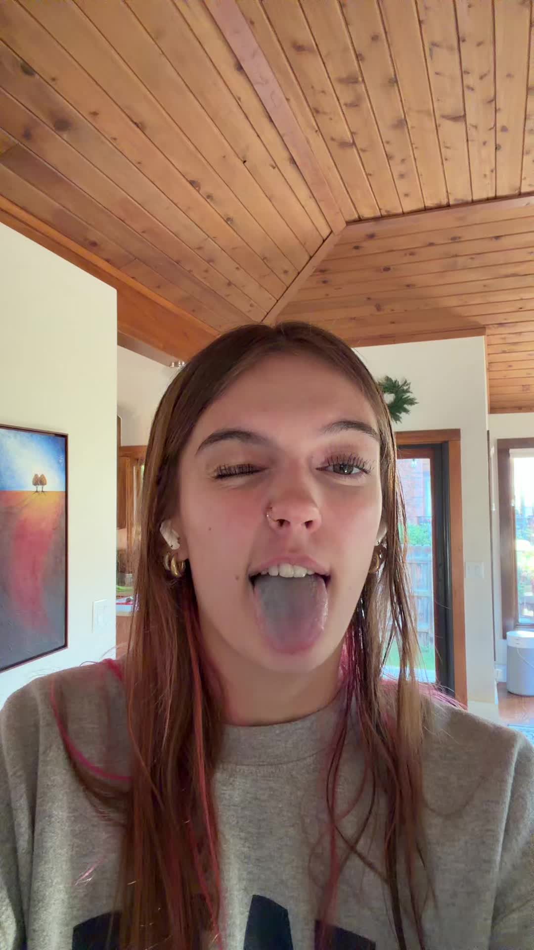 @🦄