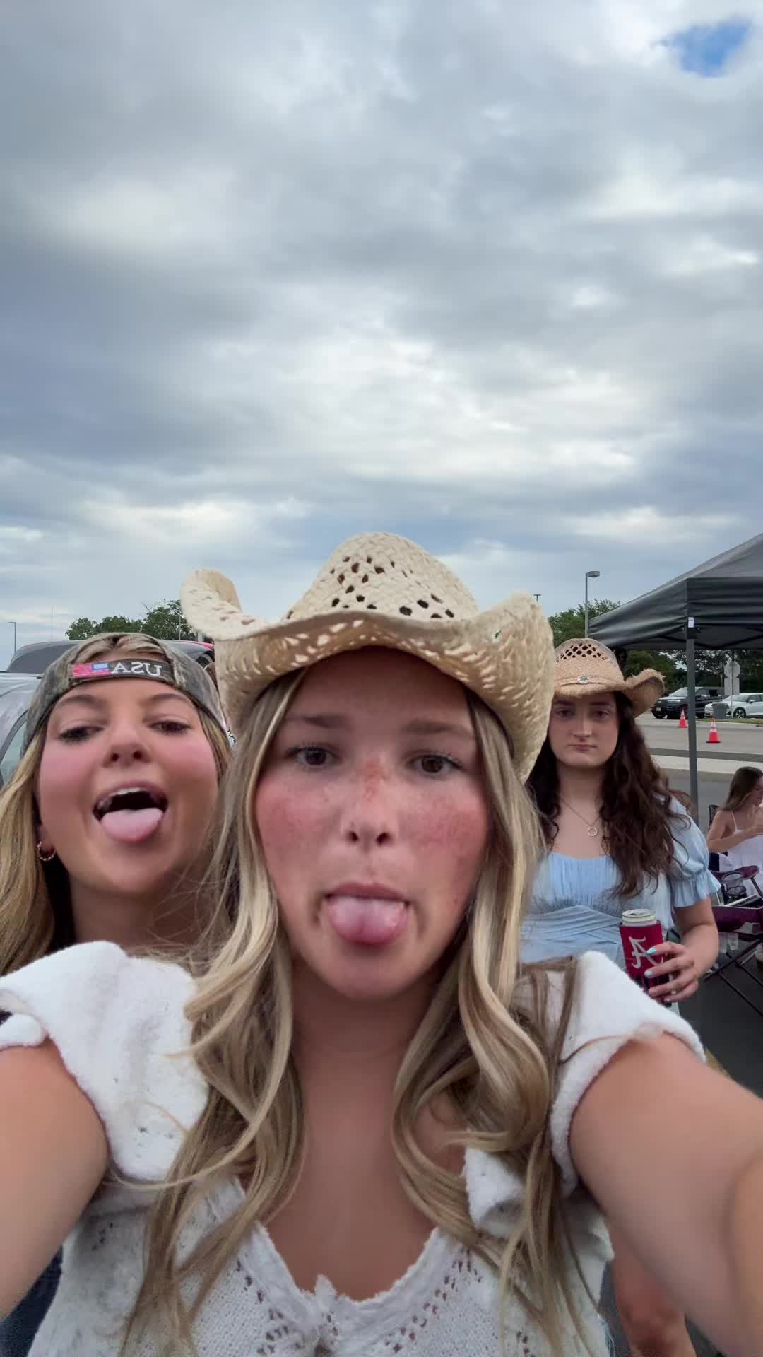 @bella