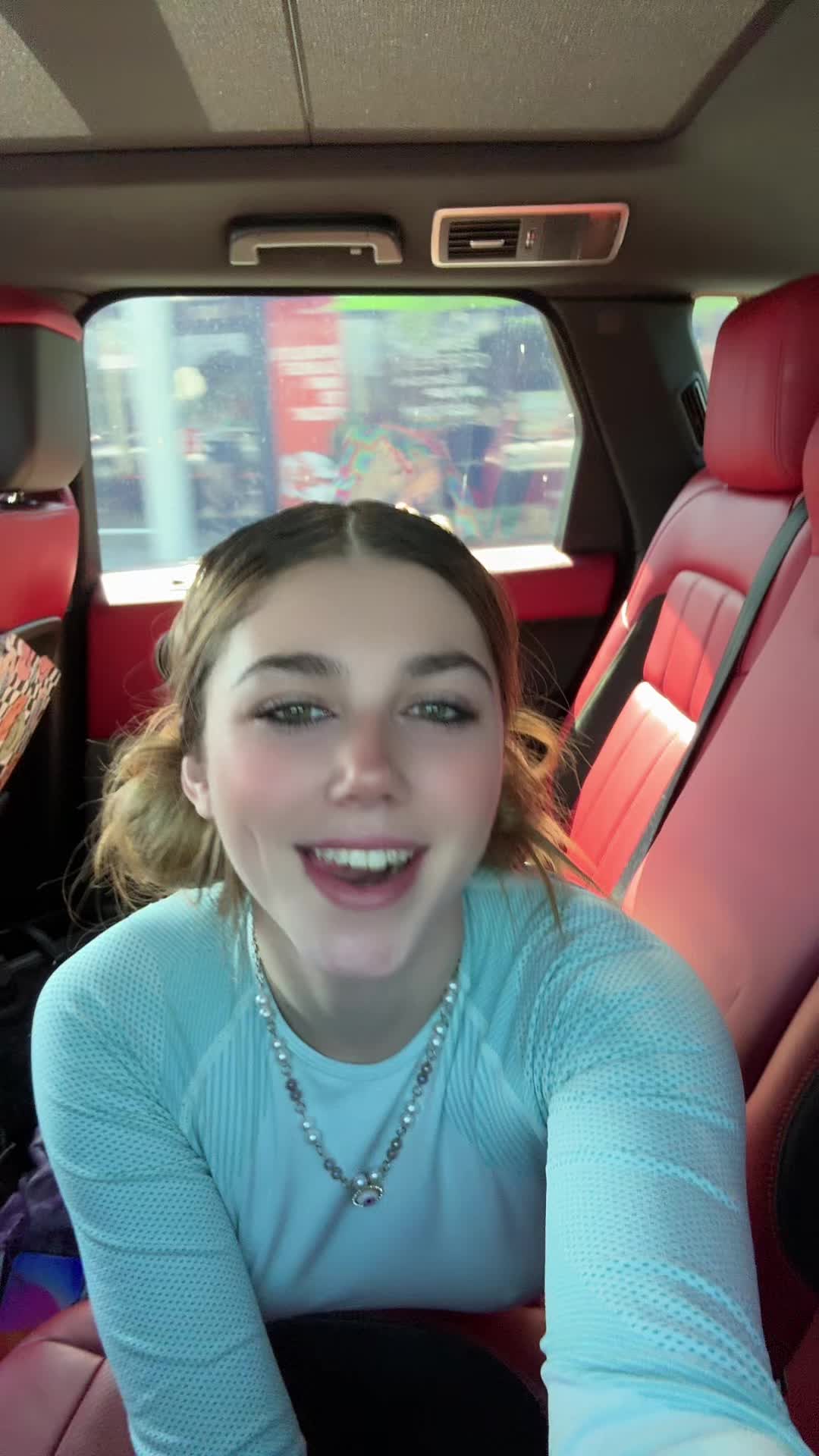 @alexisaevans_