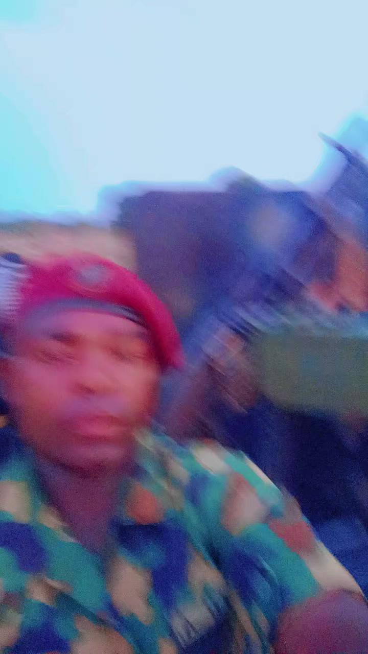@DE BOSS 2477