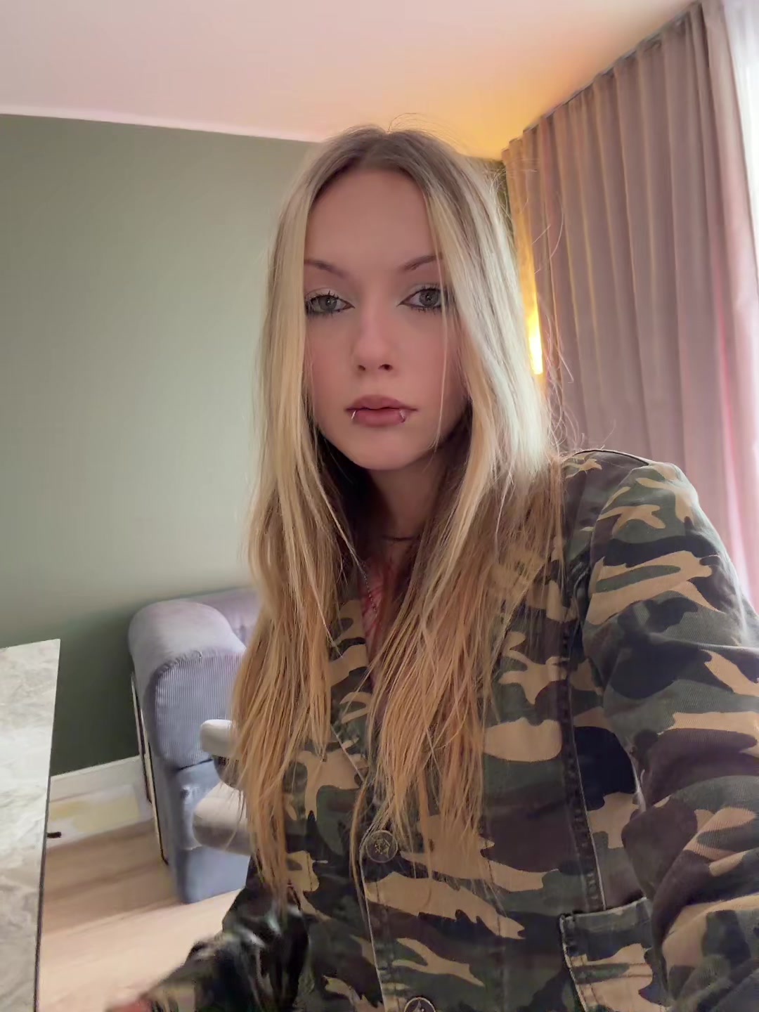 @мила