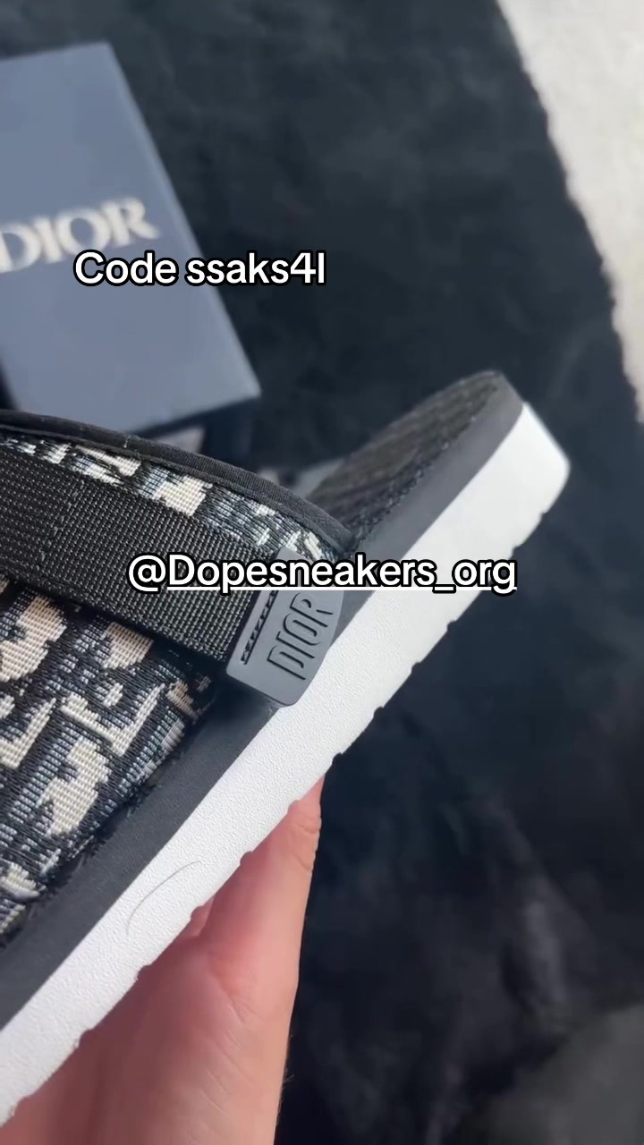 @⃟