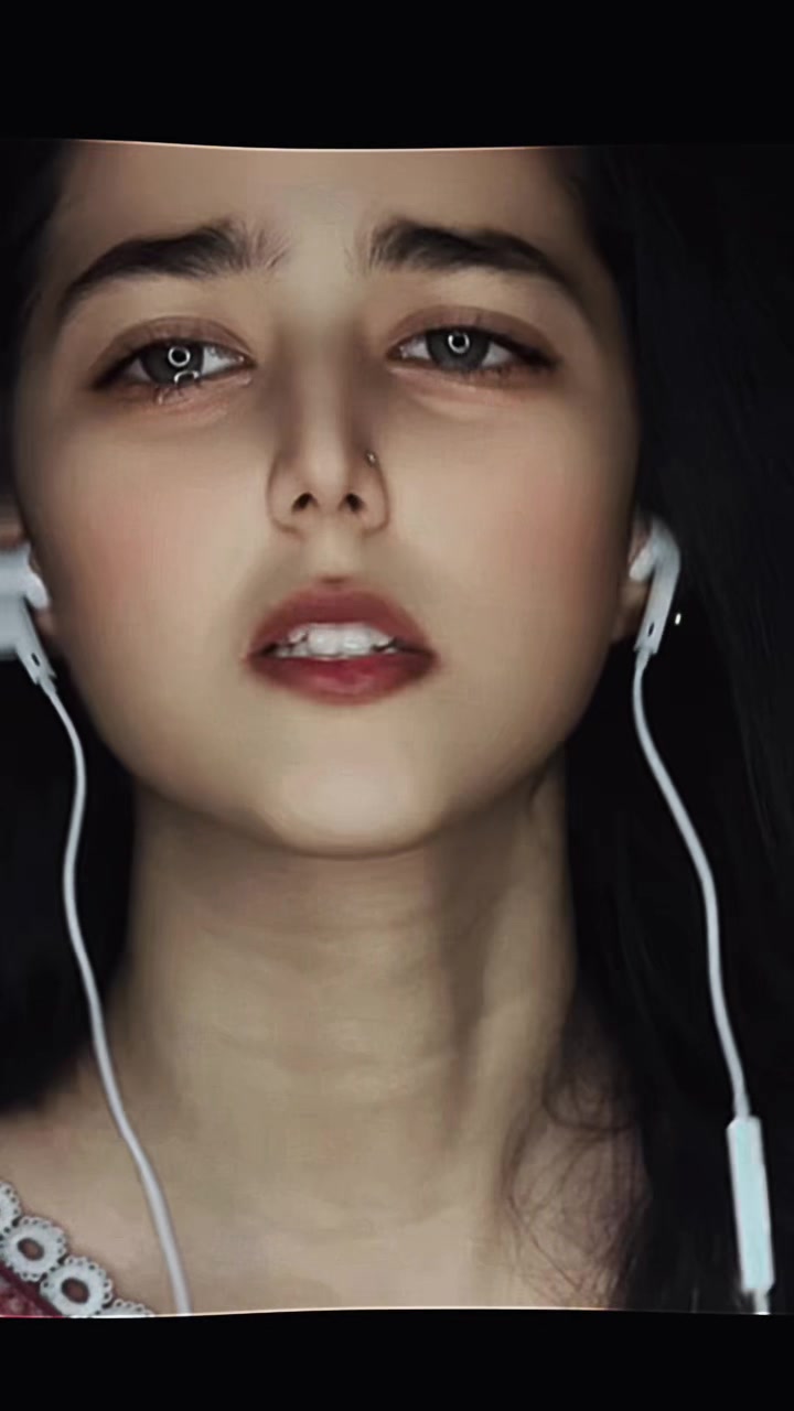 @𝕾𝖆𝖒𝖊𝖊𝖗𝖆 𝕶𝖍𝖆𝖓 🕊️