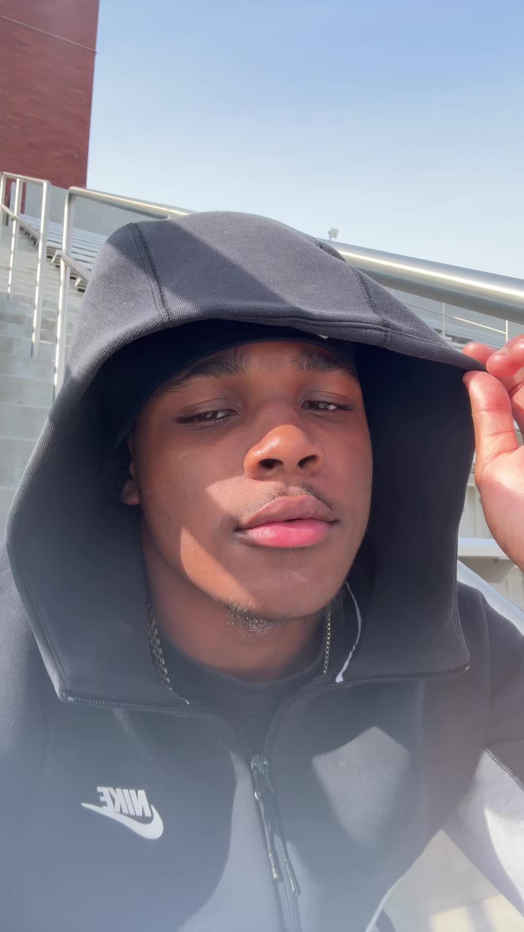 @🧎🏾♂️➡️