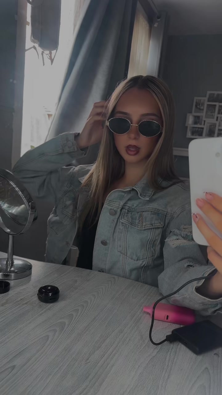@Lily-Rae X