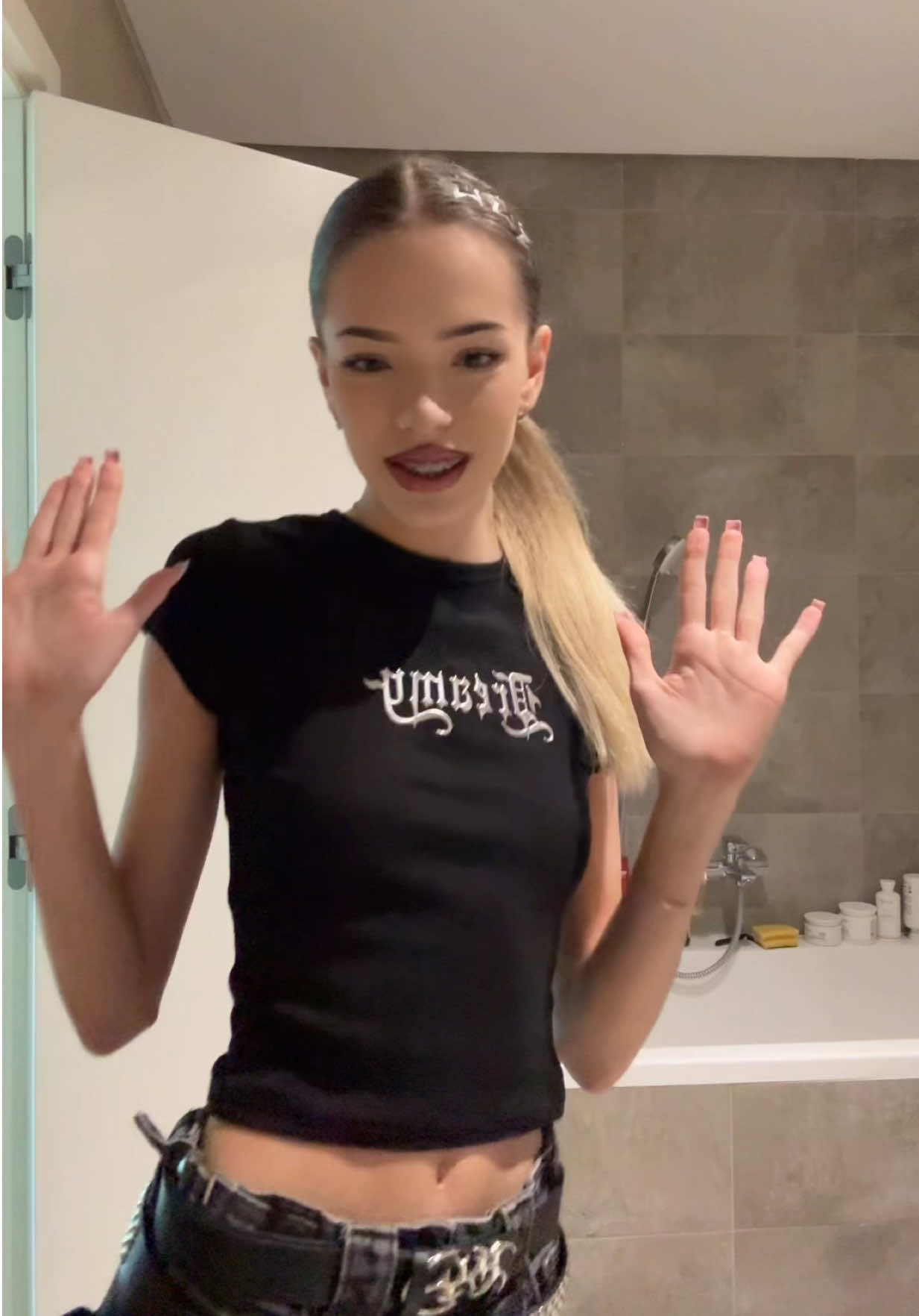 @VLATESSA