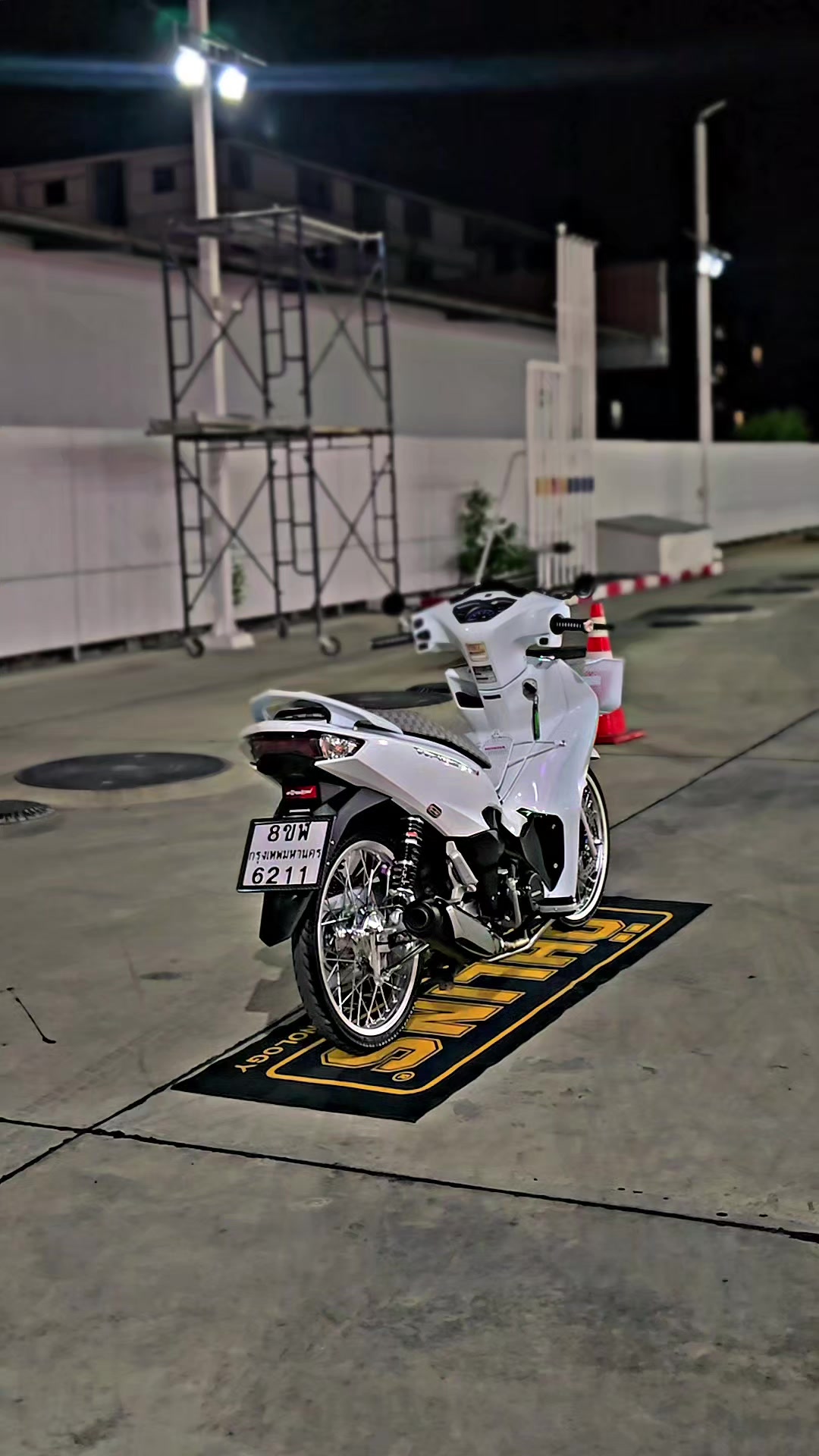 @นพรัตน์ กล่ำผ่อง