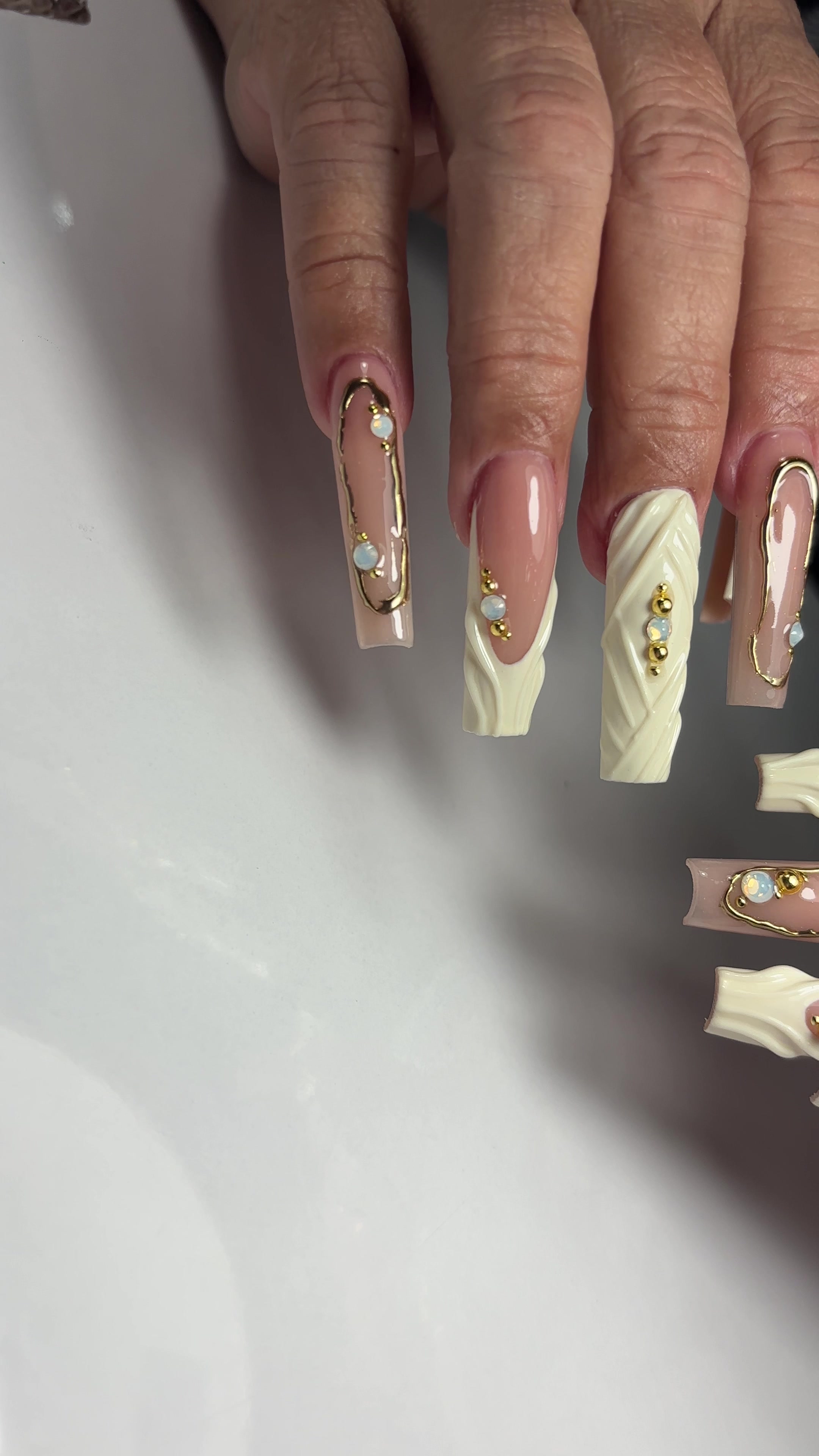 @bellaluengo.nails1