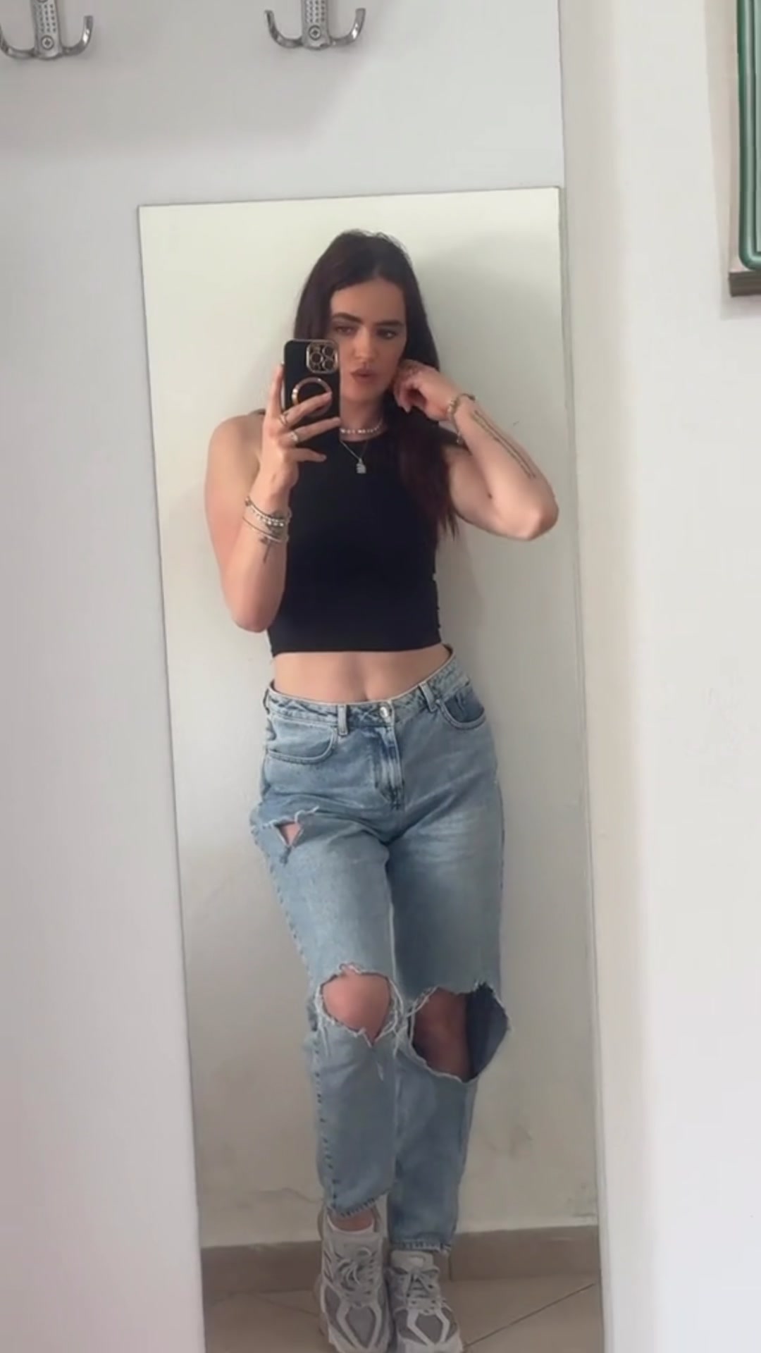 @ESTER 🦂🥀🪬