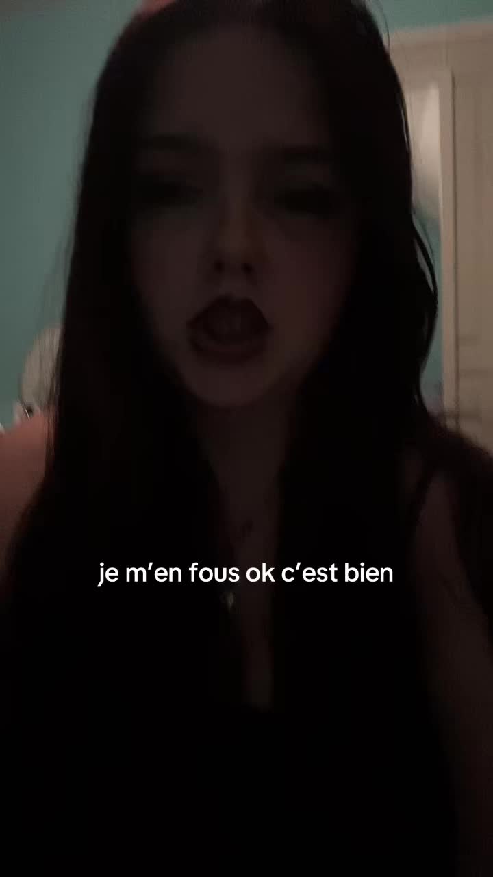 @k̸e̸l̸l̸y̸
