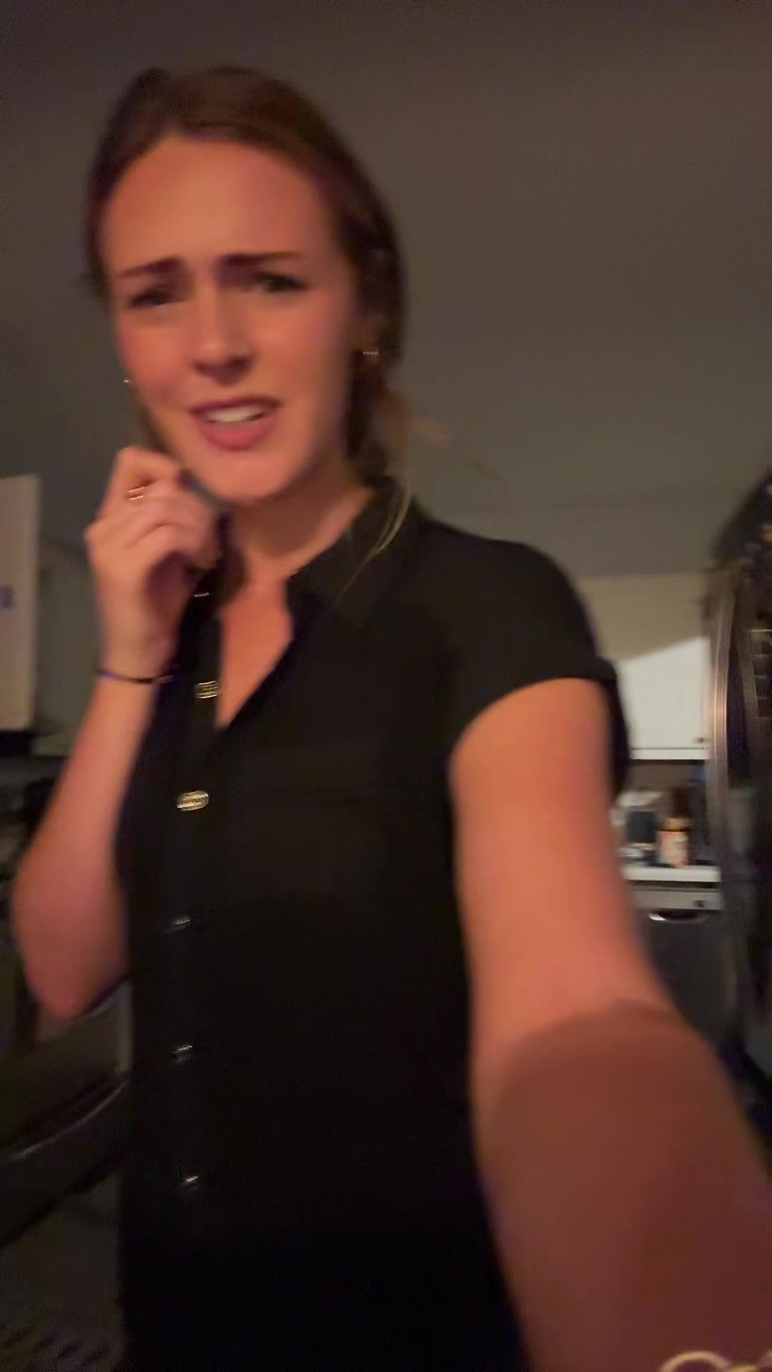 @🧍🏼♀️