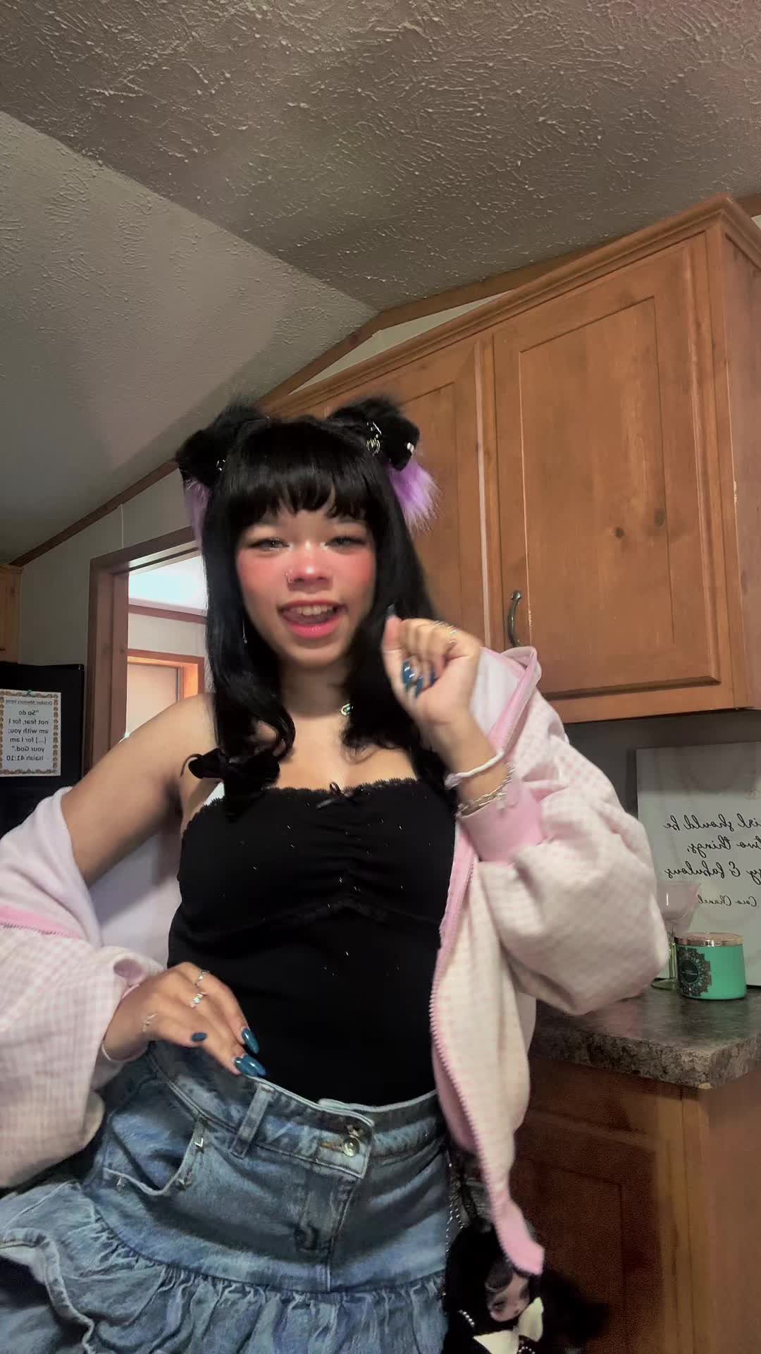 @Lilcrayon_