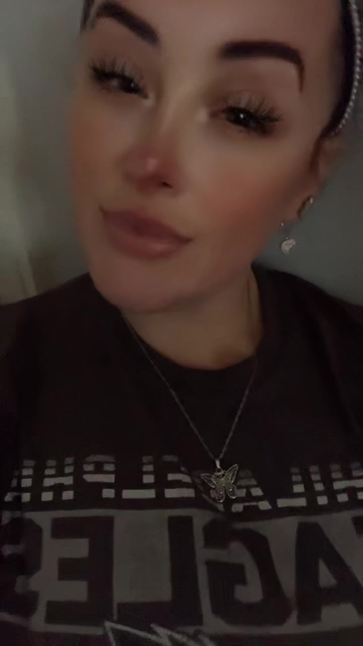 @JustASmallTownGirl🩷💜