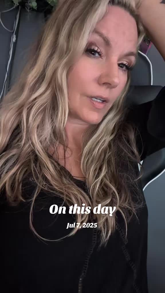 @Angie☮️