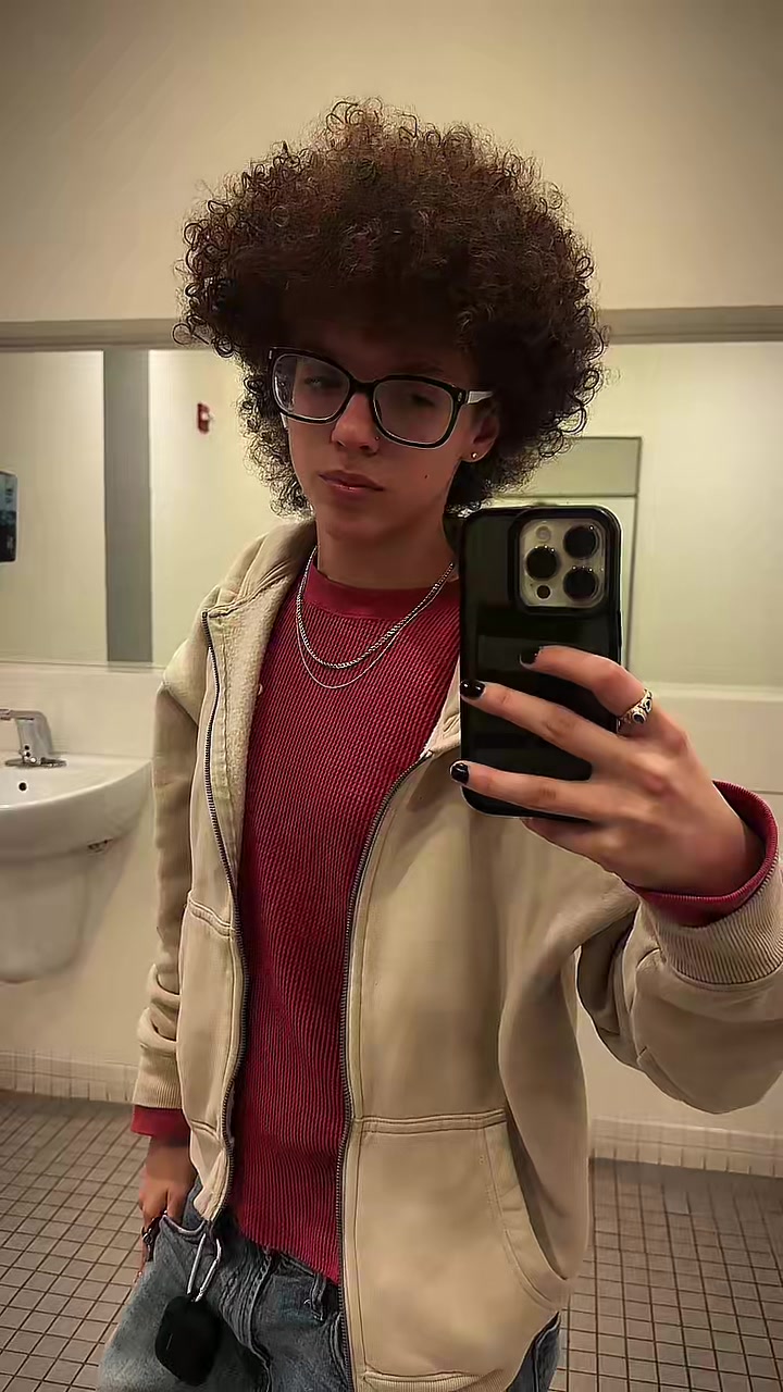 @𝔪𝔞𝔵𝔴𝔢𝔩𝔩