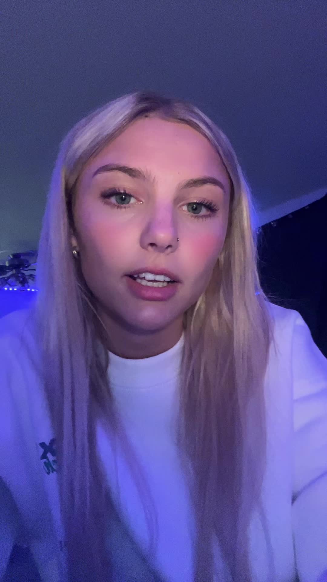@👸😖