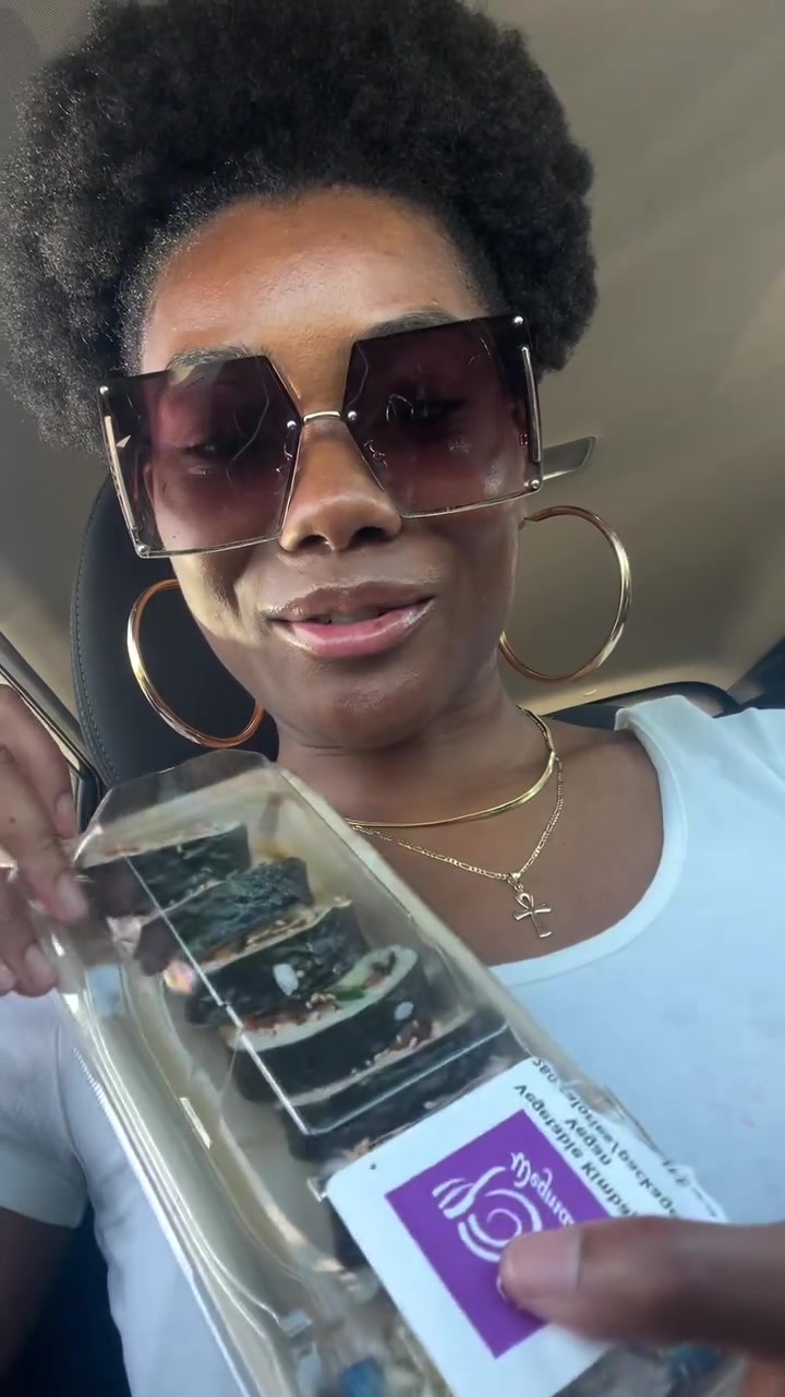@TheeJamesiaMonroe
