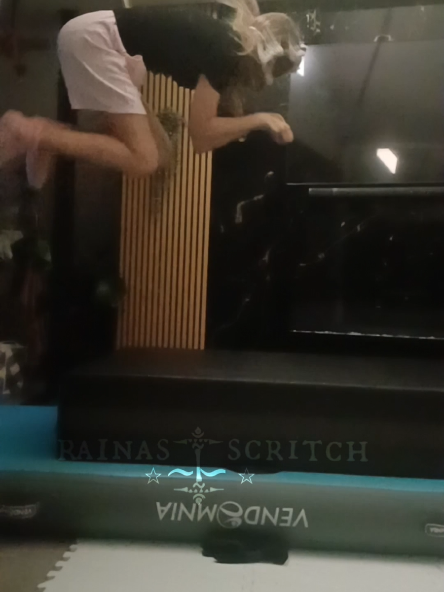 @•๐๐๐๐ãโธ๏ธ๐ค pfp:Liz