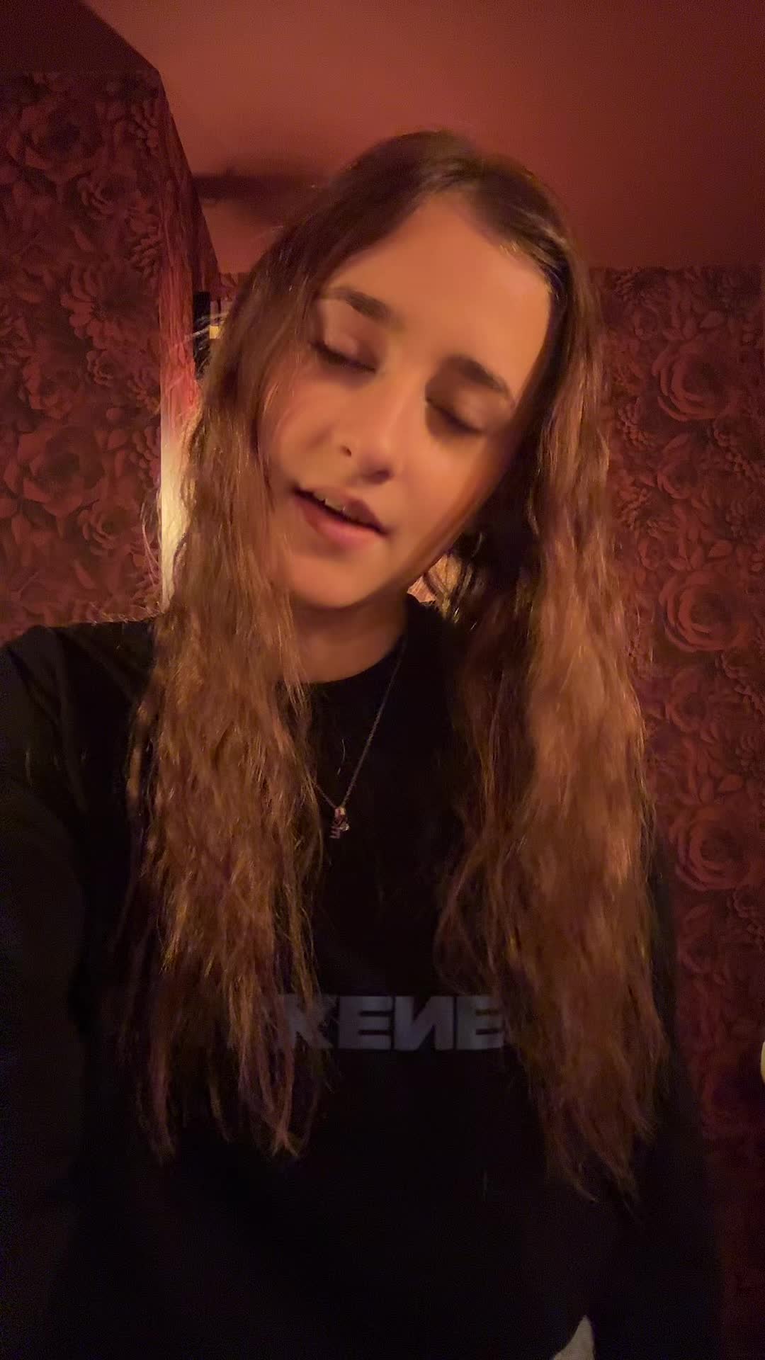 @𝙴