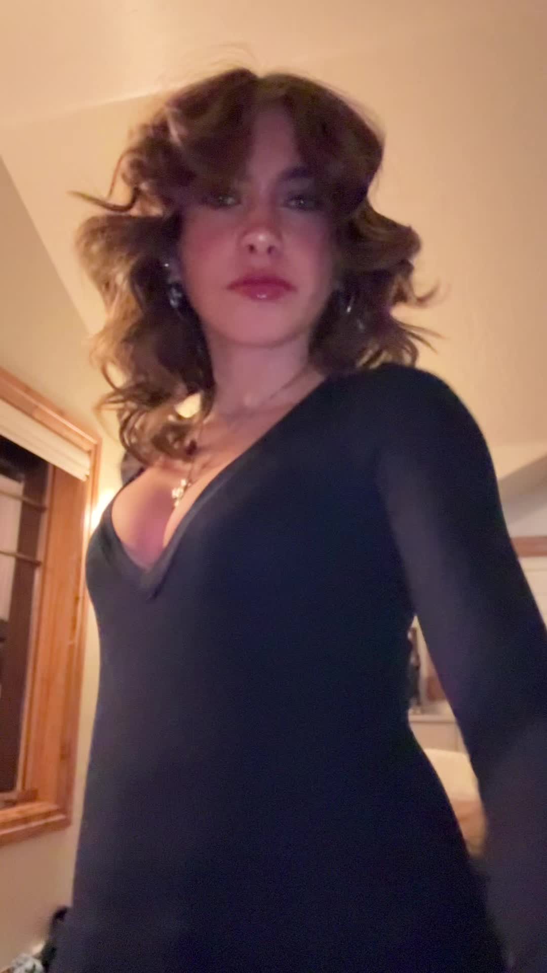 @julia.carson
