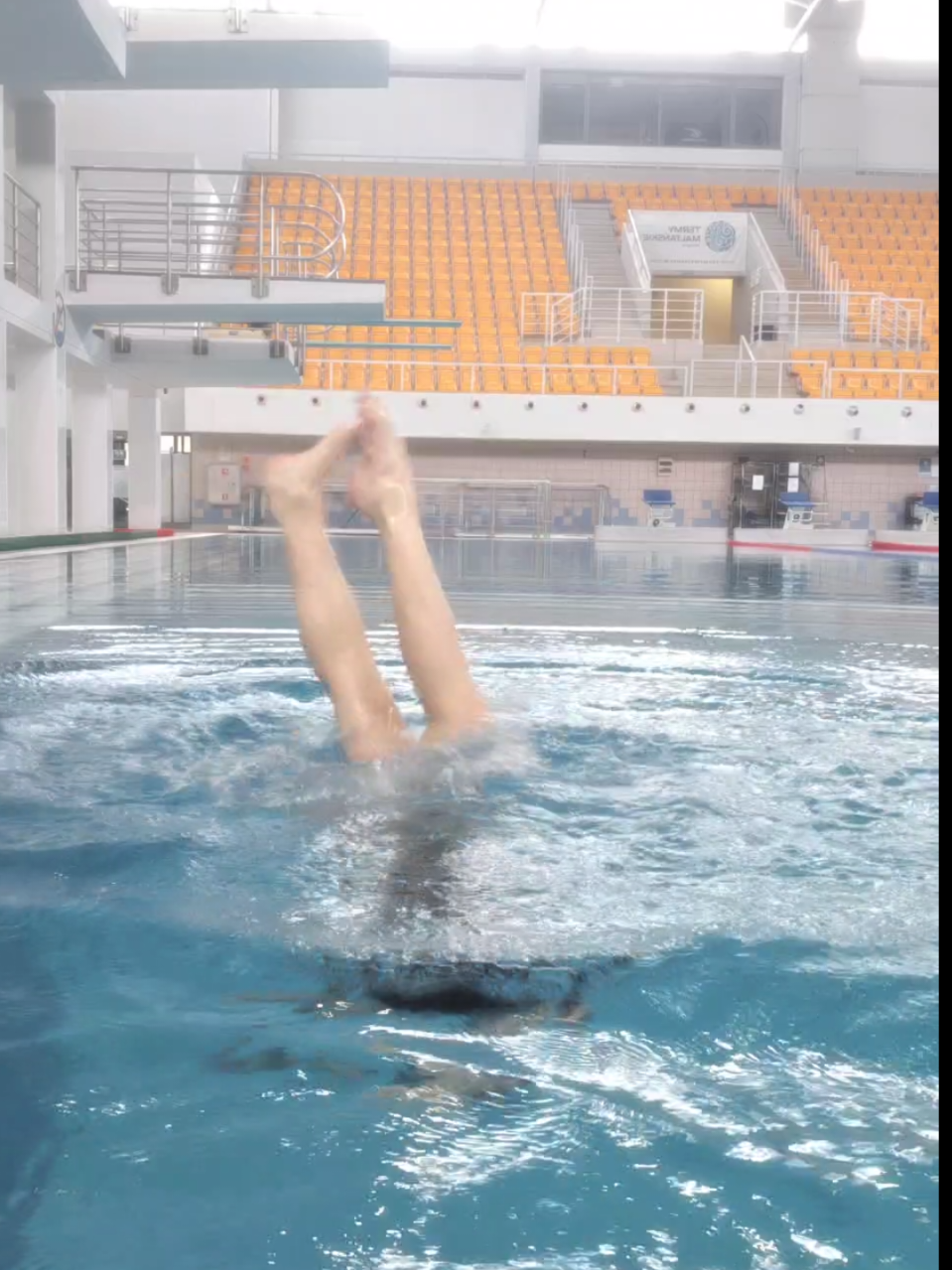 @artswim girl