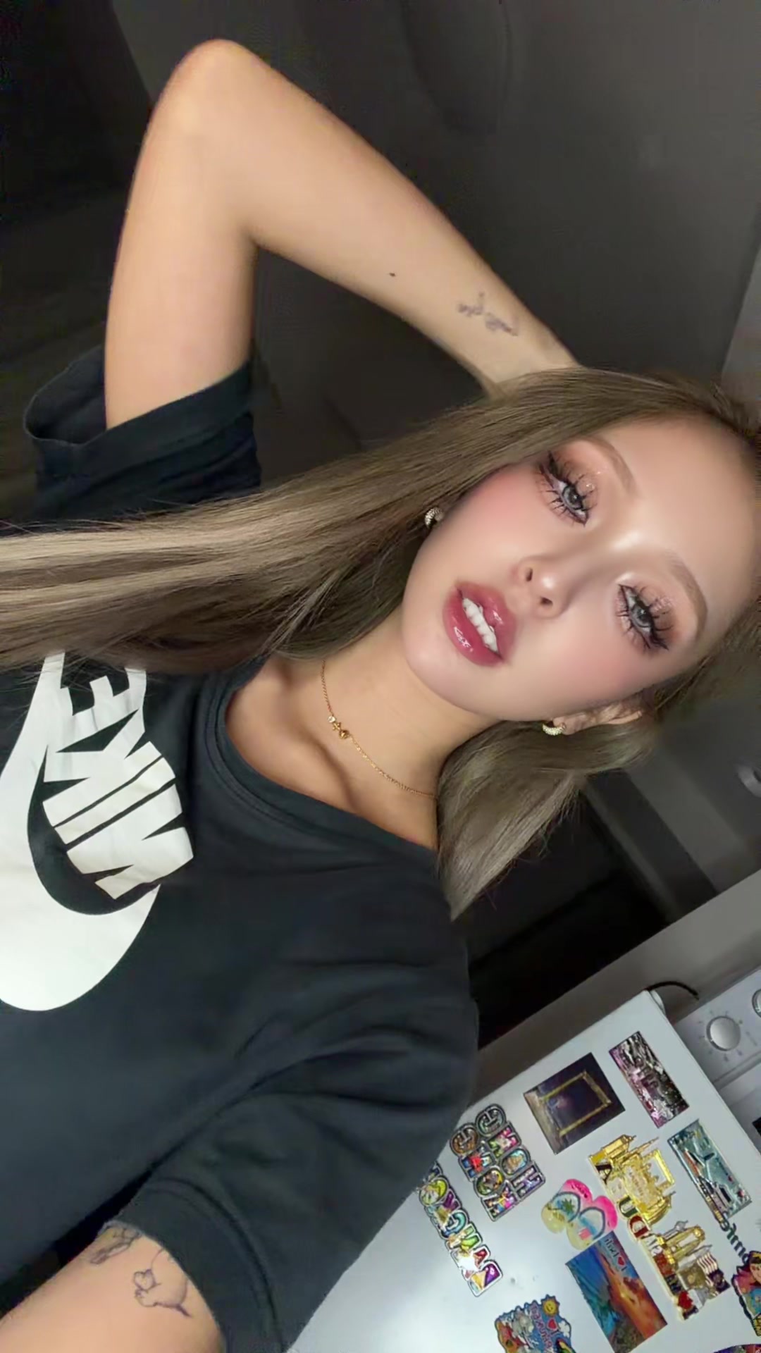 @マユ