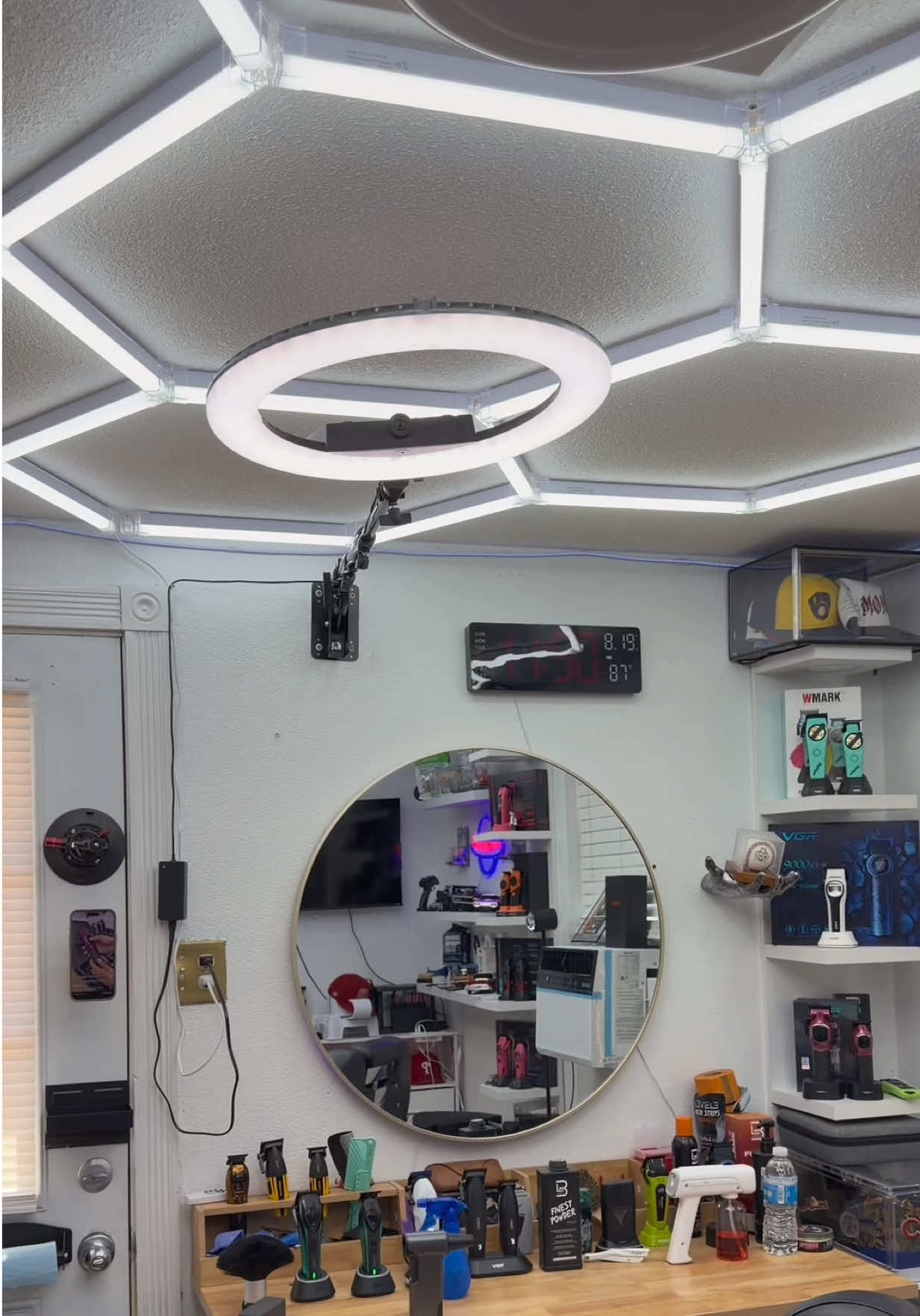 @Jisai Barber