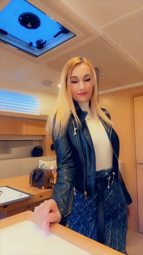 @LillyAndrei