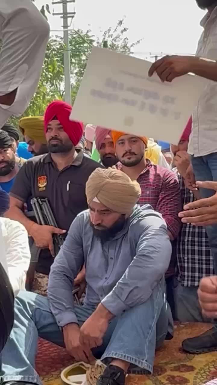 @Yeh Kali Kali ankhe 👀