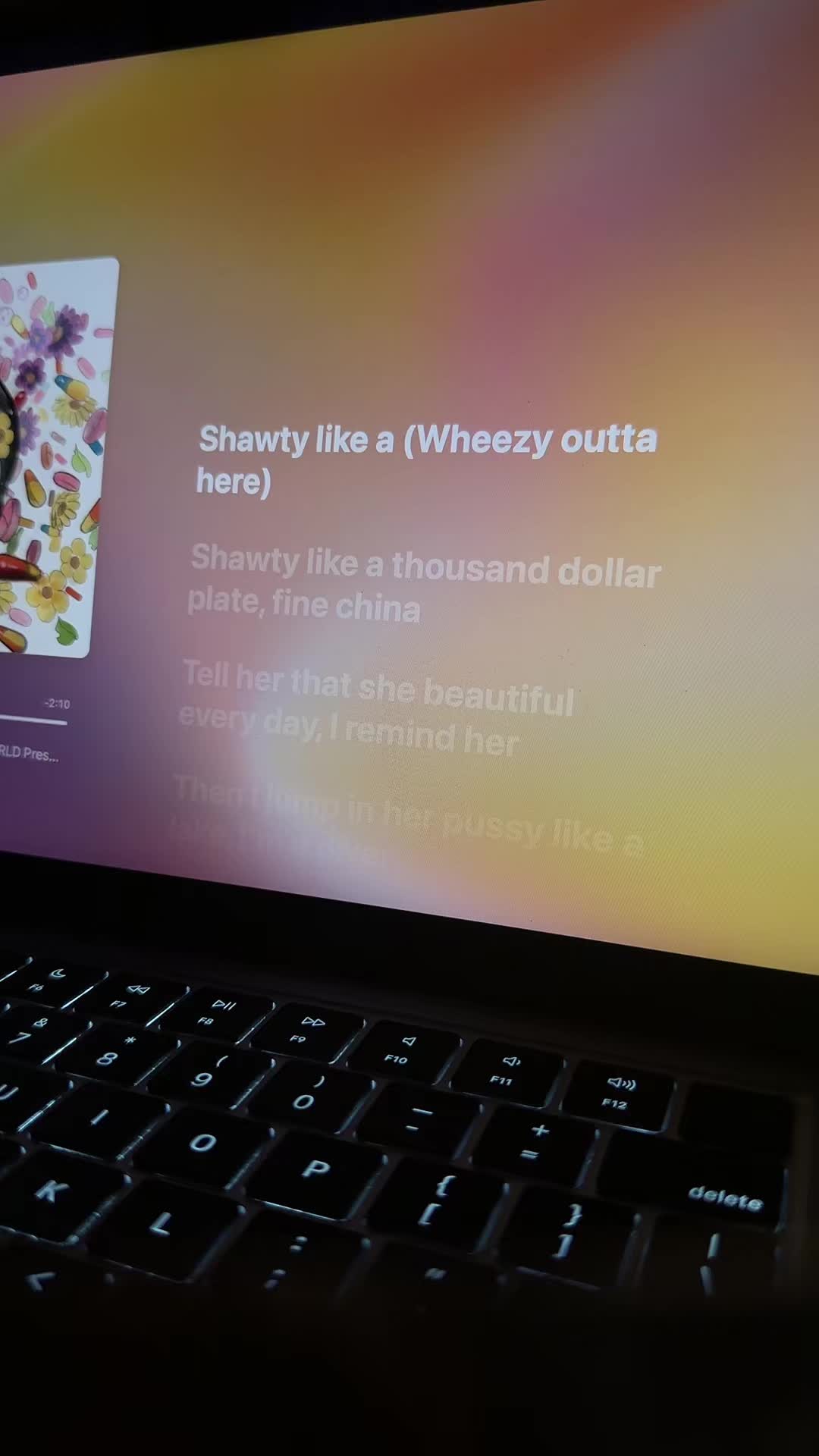 @🎧