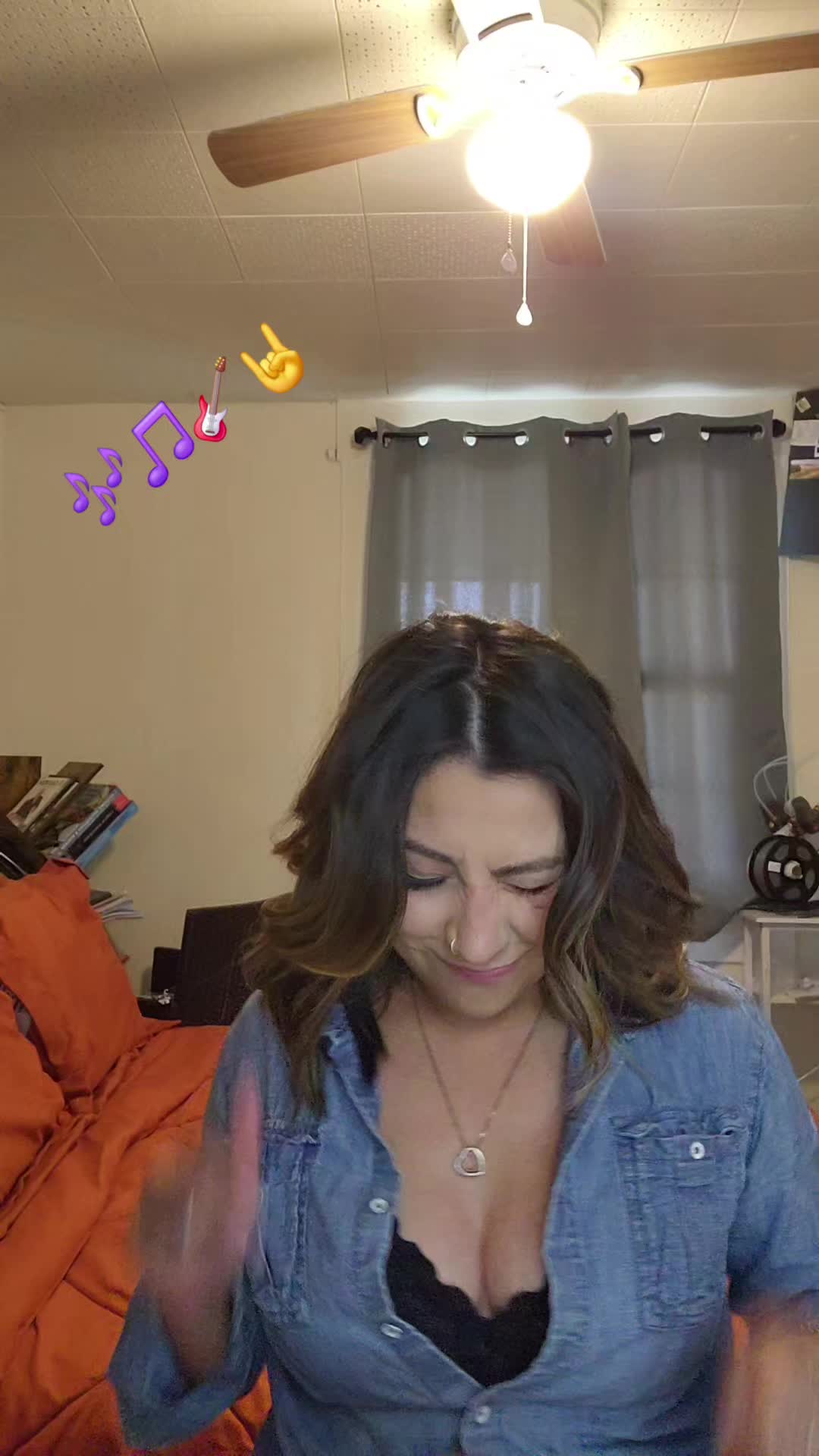 @Celica Gaytan 1 🍮🦁