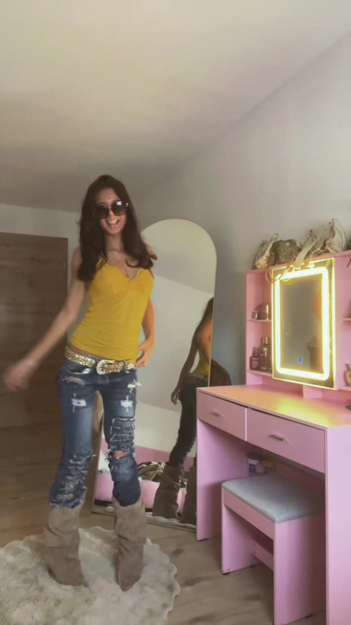 @🎬