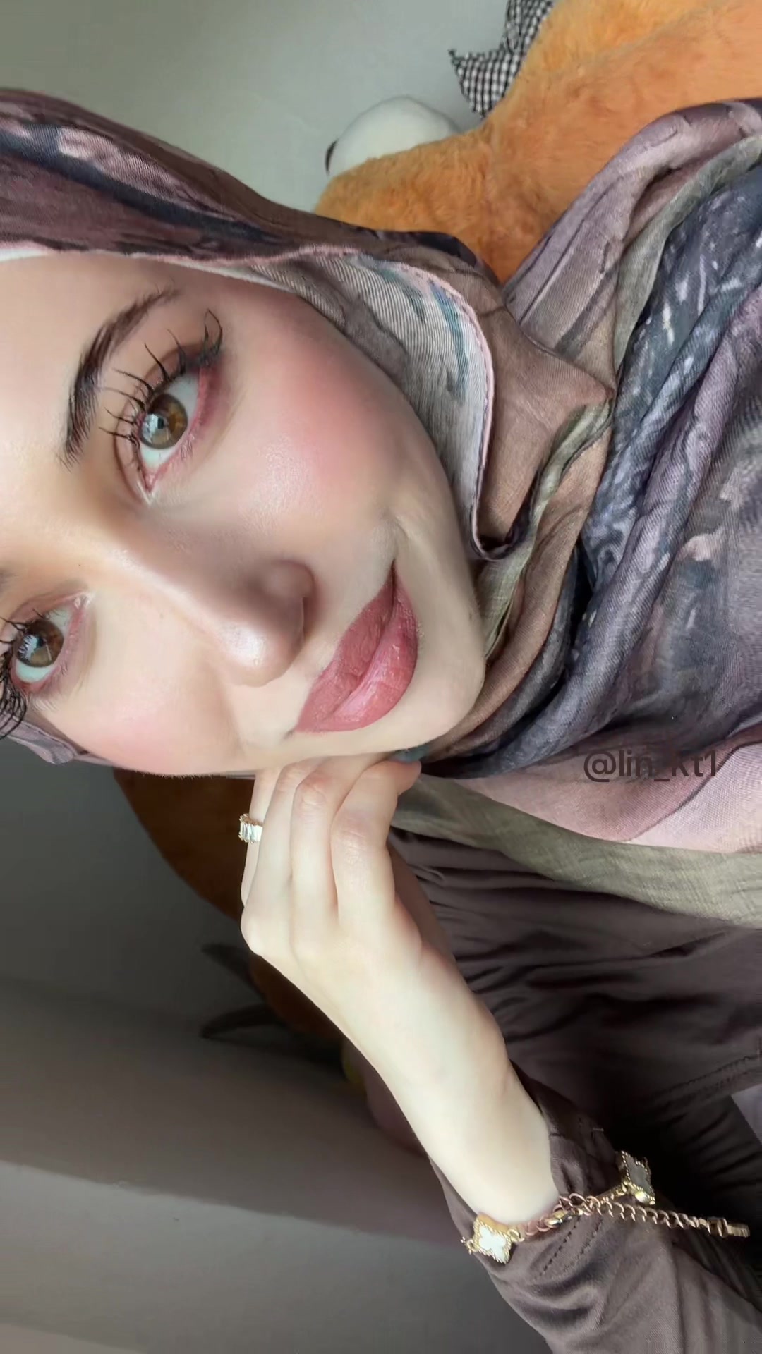 @لين