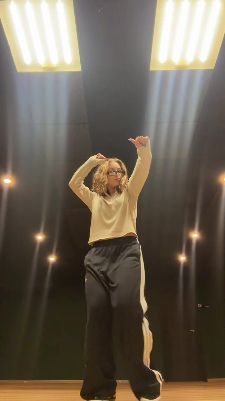 @Лера🦦