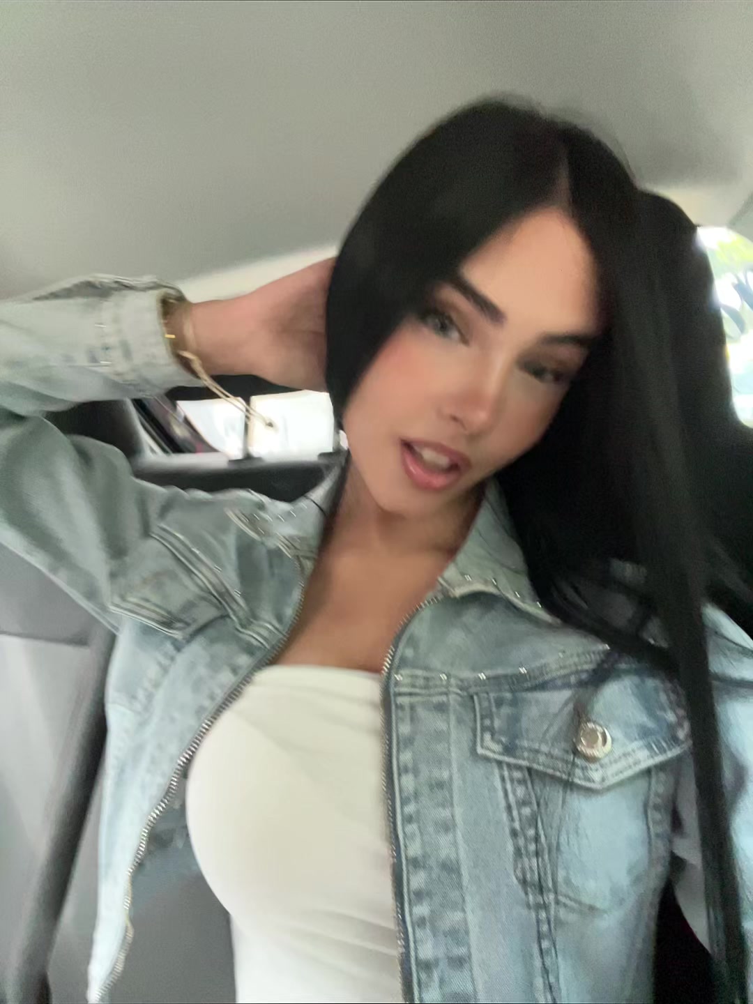 @adarivers_