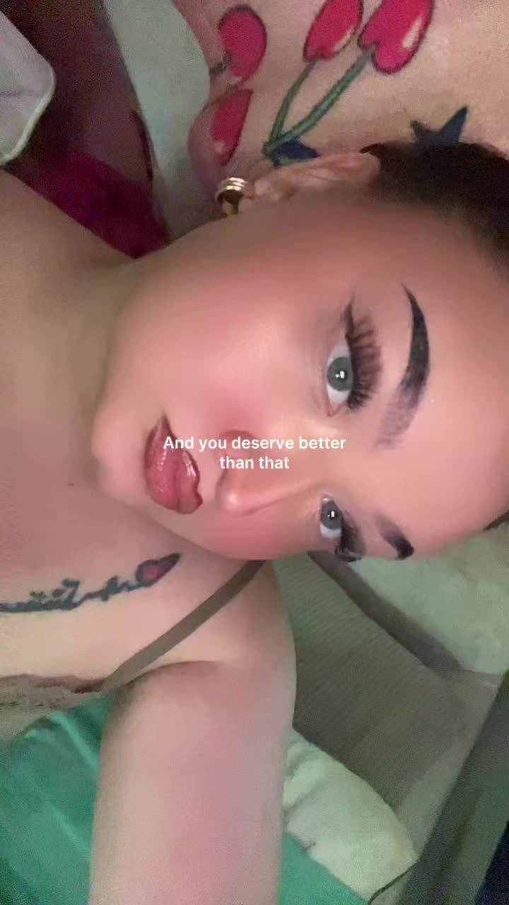 @kayleesalwayswright