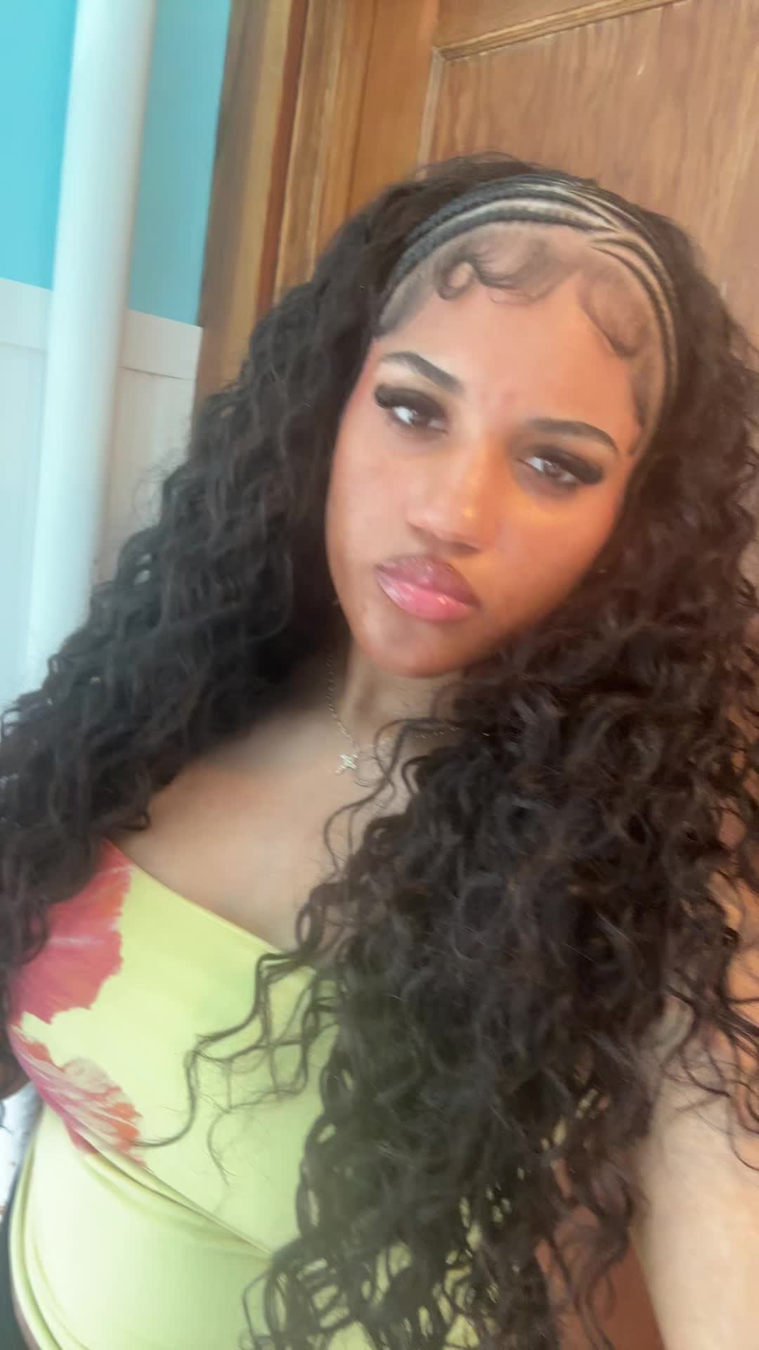 @itz_moan