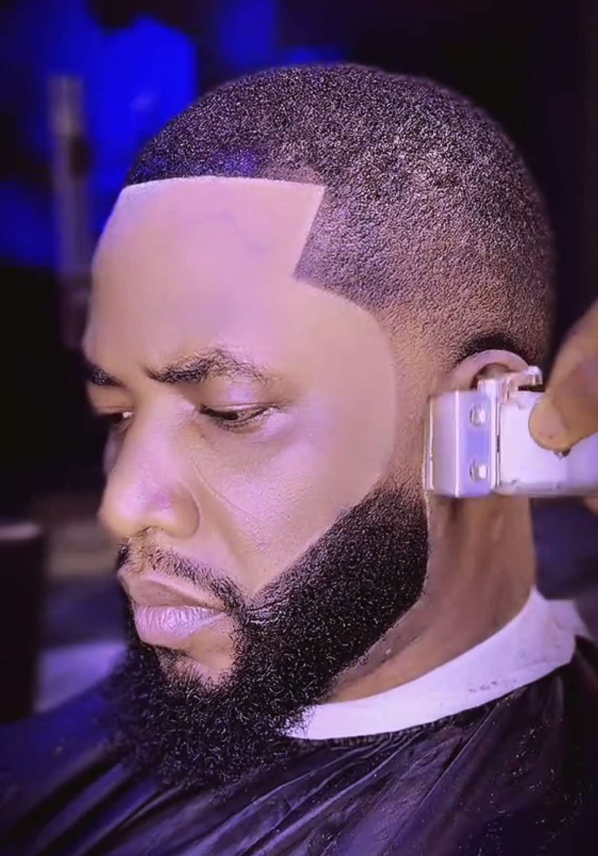 @KINGCUTZ CELEBRITY BARBER ๐ธ๐ฆ