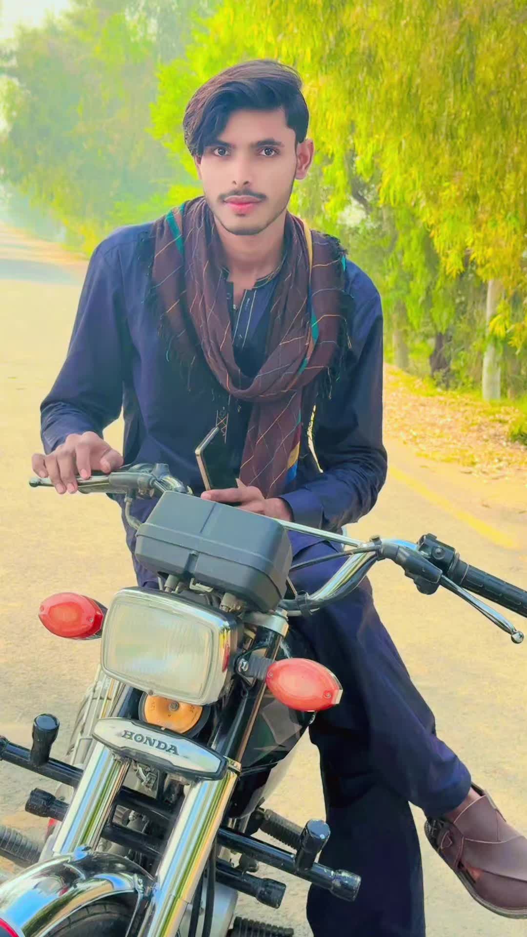 @Bhatti 😈🅱️✌️333😎👑👑