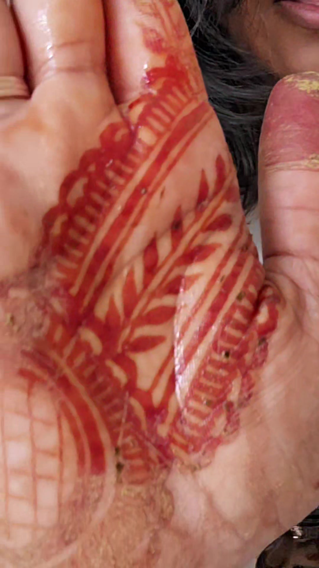 @essentialhenna