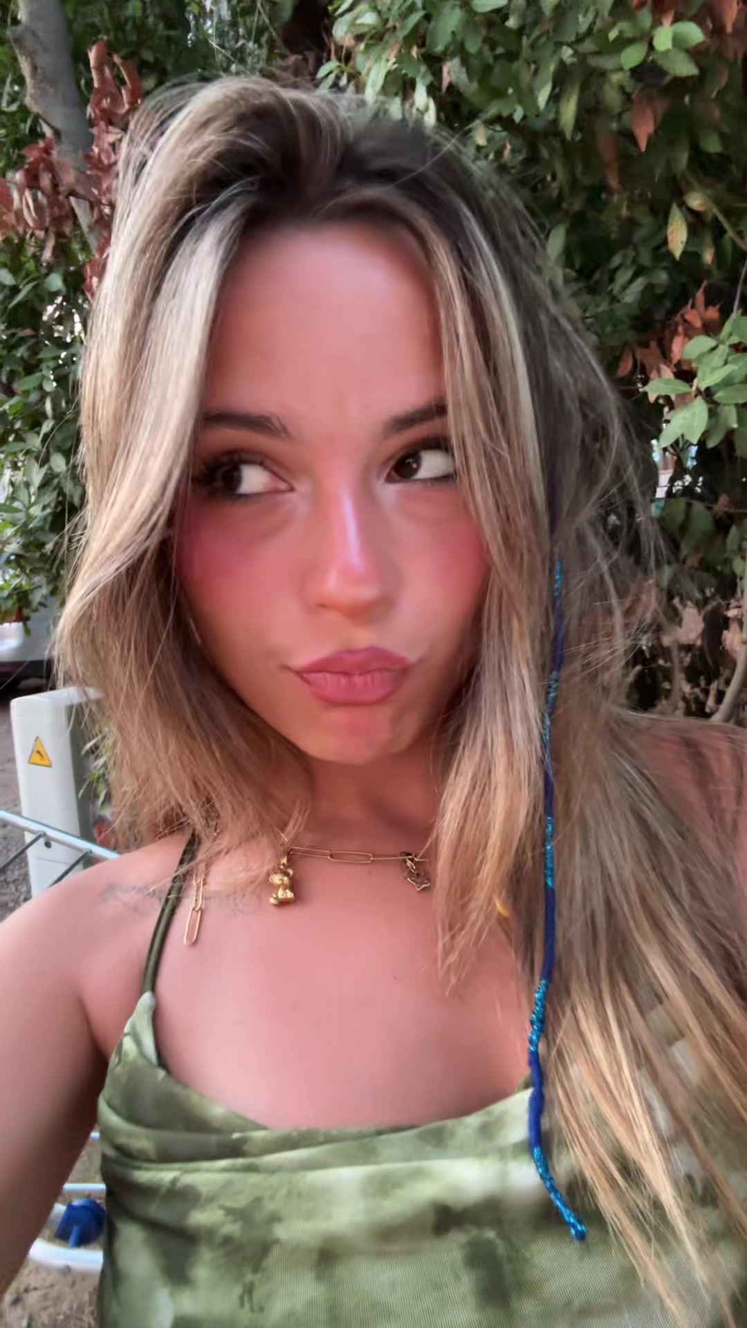 @lo