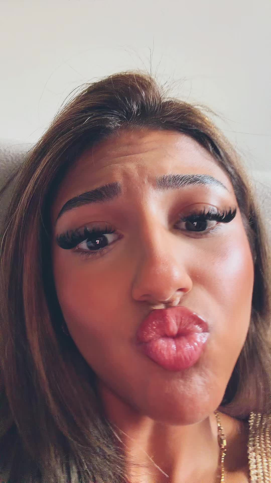 @LiveTina250k