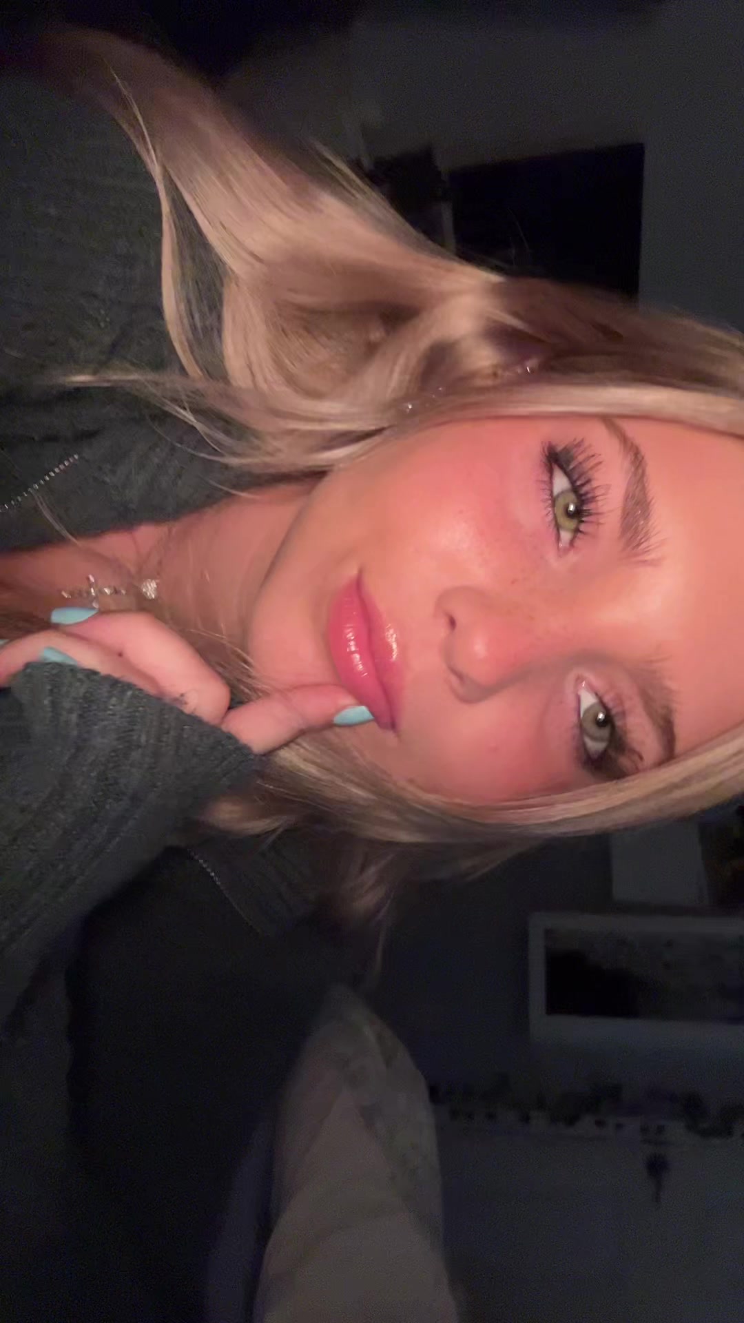 @$elena😛
