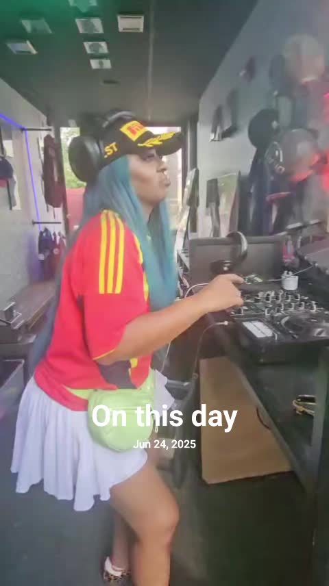 @Ash10 the DeeJay